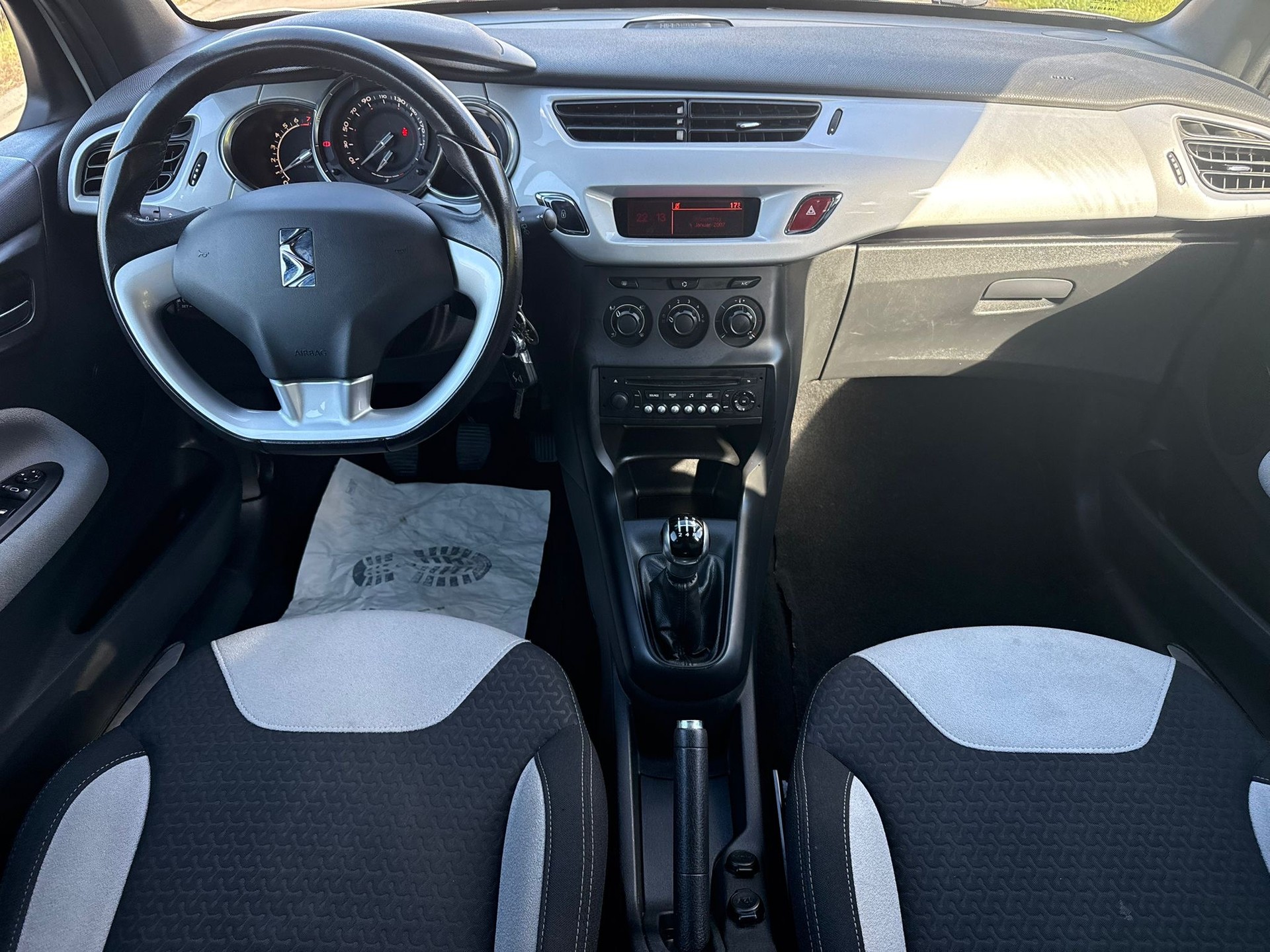 DS AUTOMOBILES DS3 1.2 VTi Chic-image-12