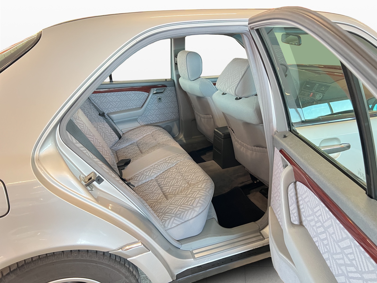 MERCEDES-BENZ C 220 Elégance-image-7