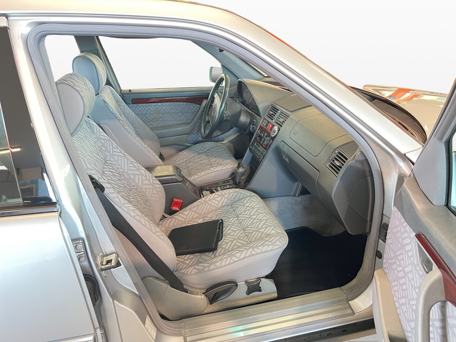 MERCEDES-BENZ C 220 Elégance-image-6