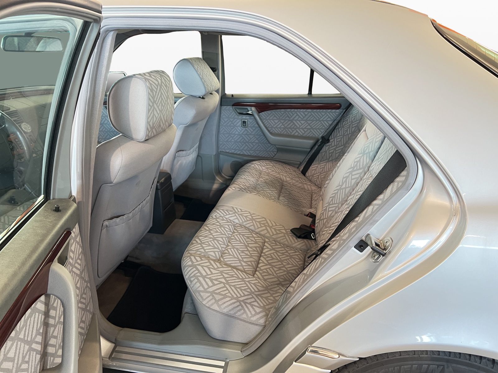 MERCEDES-BENZ C 220 Elégance-image-9