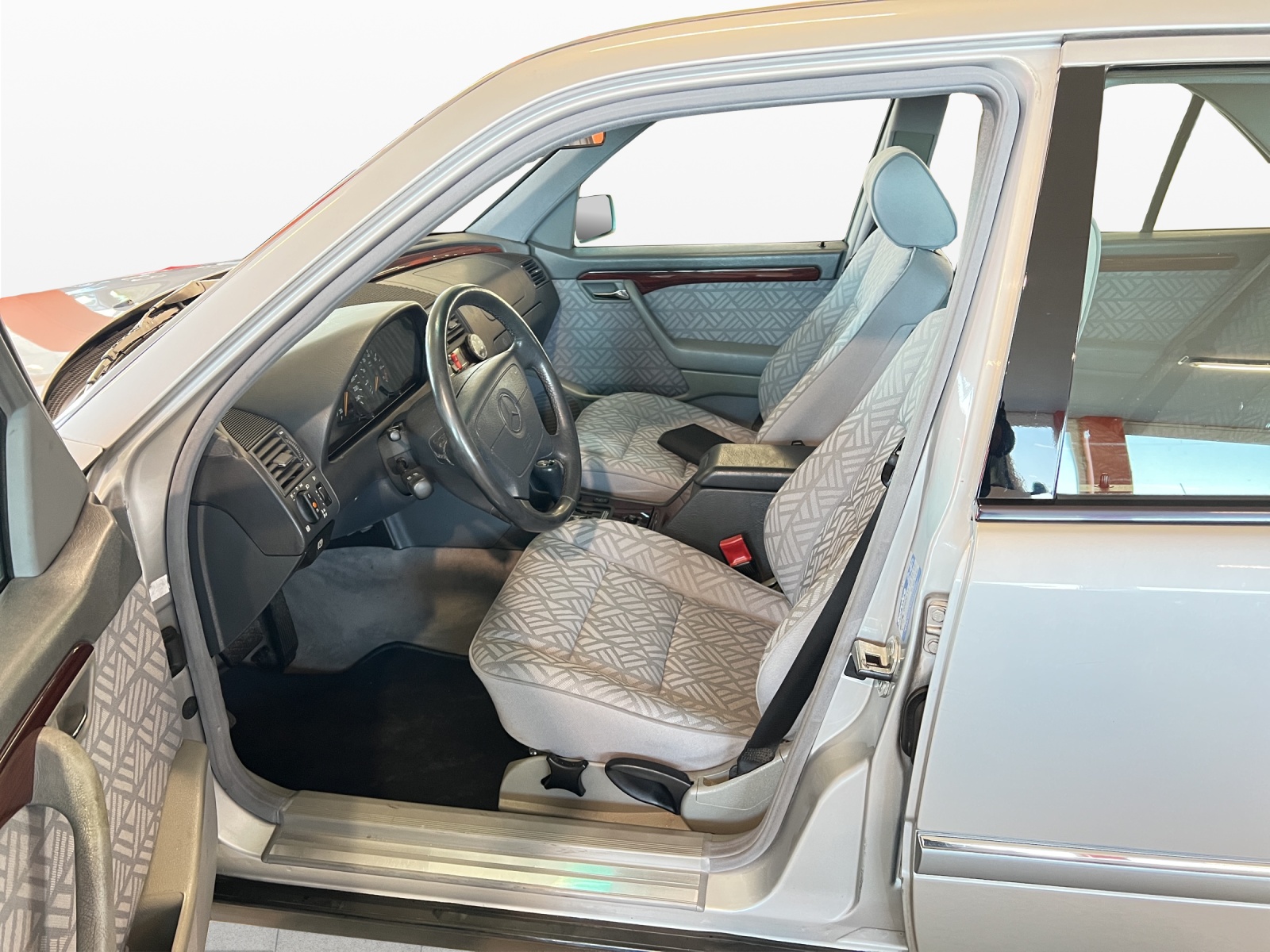 MERCEDES-BENZ C 220 Elégance-image-8