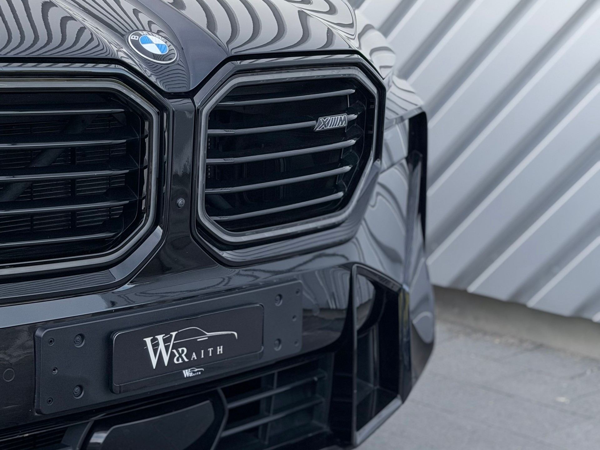 BMW XM xDrive 50e PHEV Steptronic-image-13