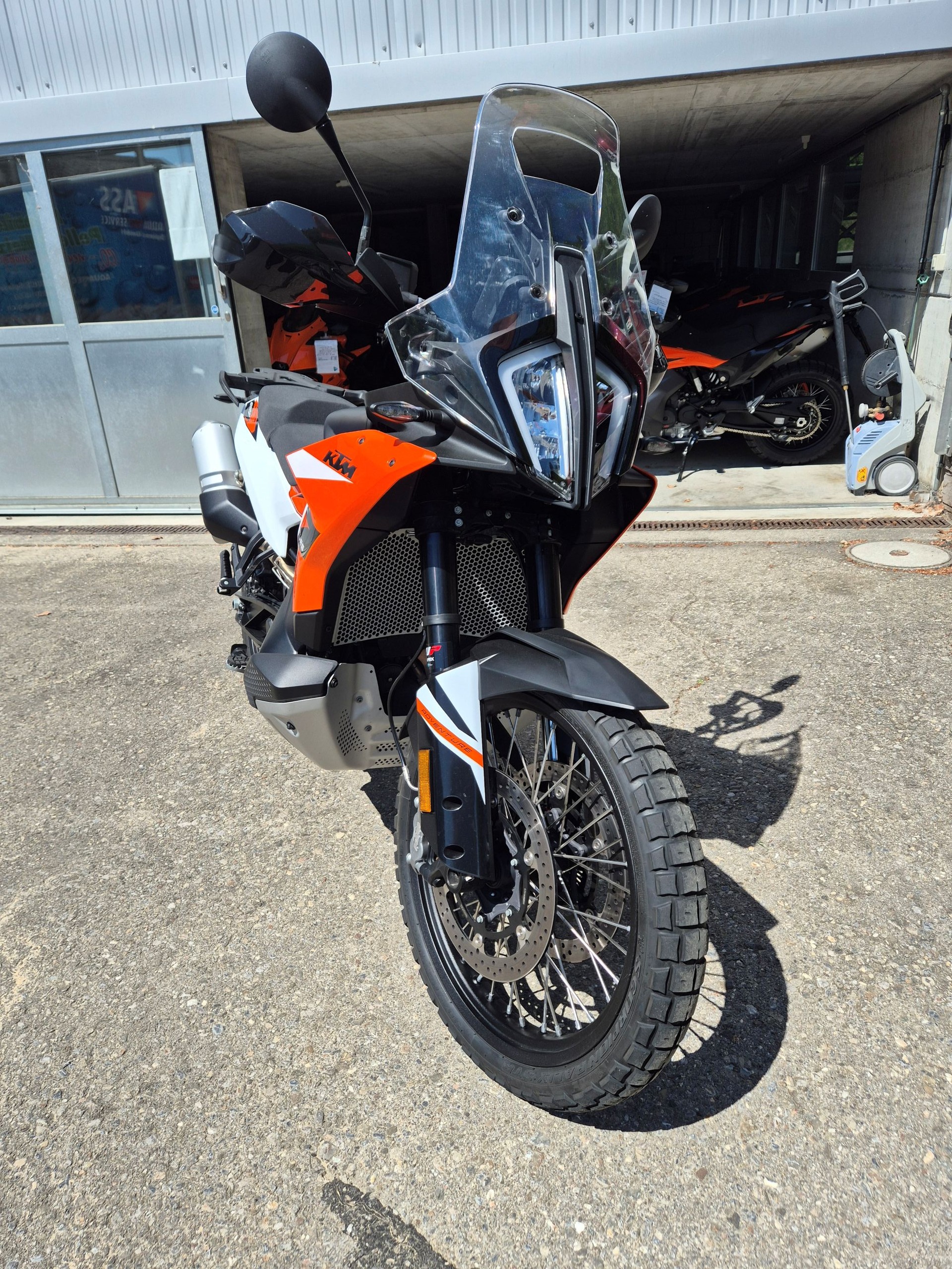 KTM 890 Adventure-image-1