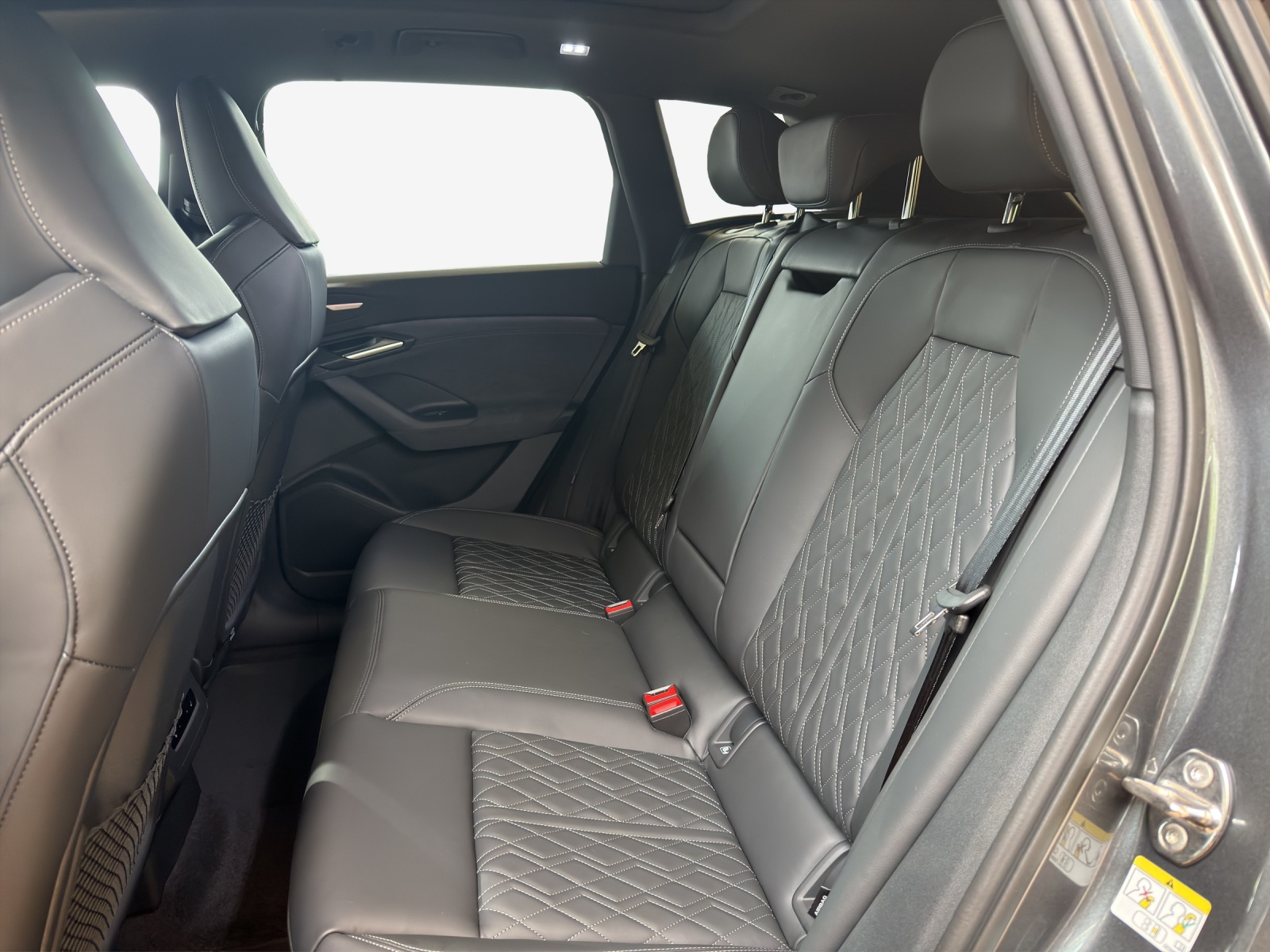 AUDI SQ6 e-tron quattro-image-11