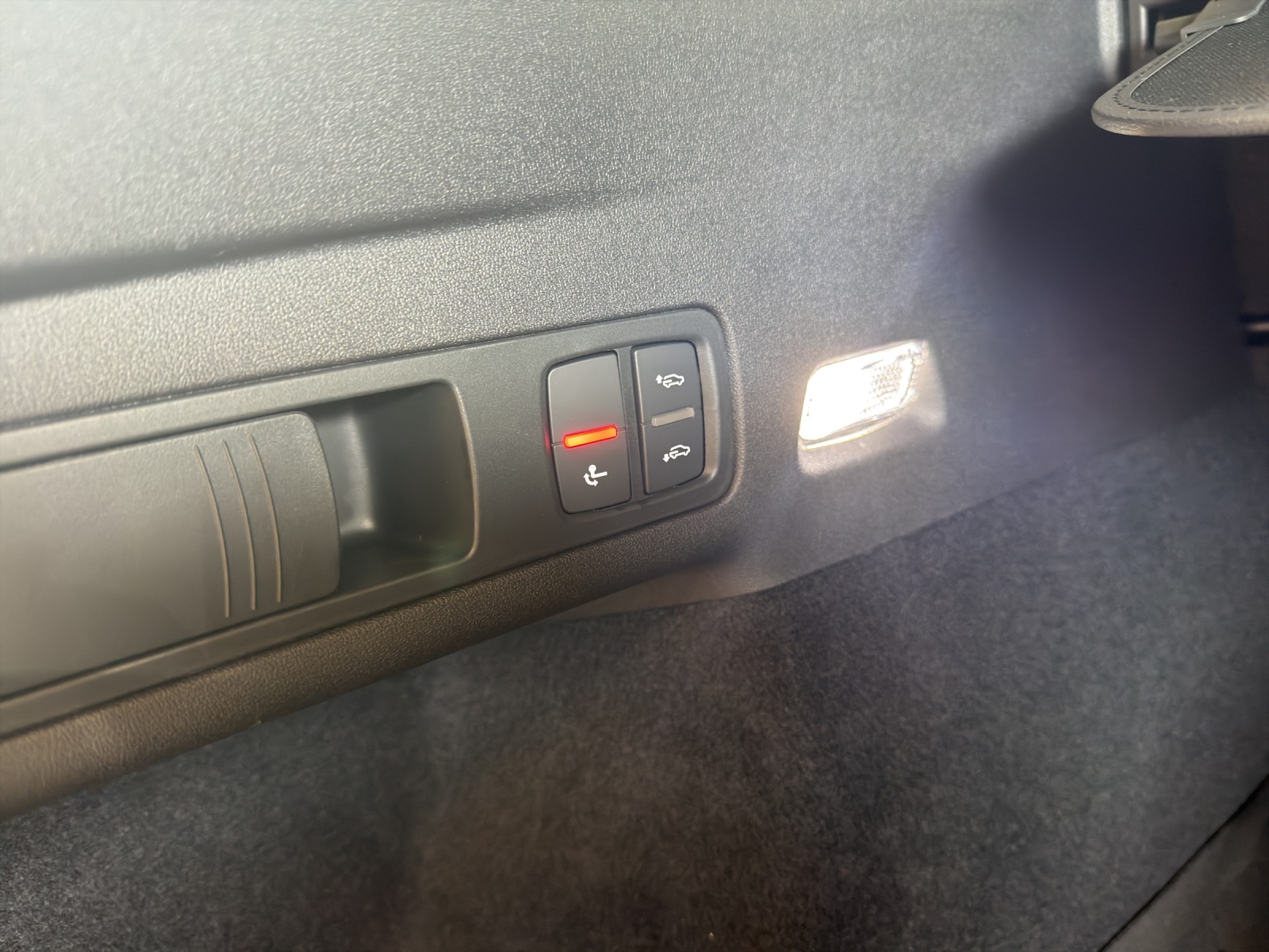 AUDI SQ6 e-tron quattro-image-15
