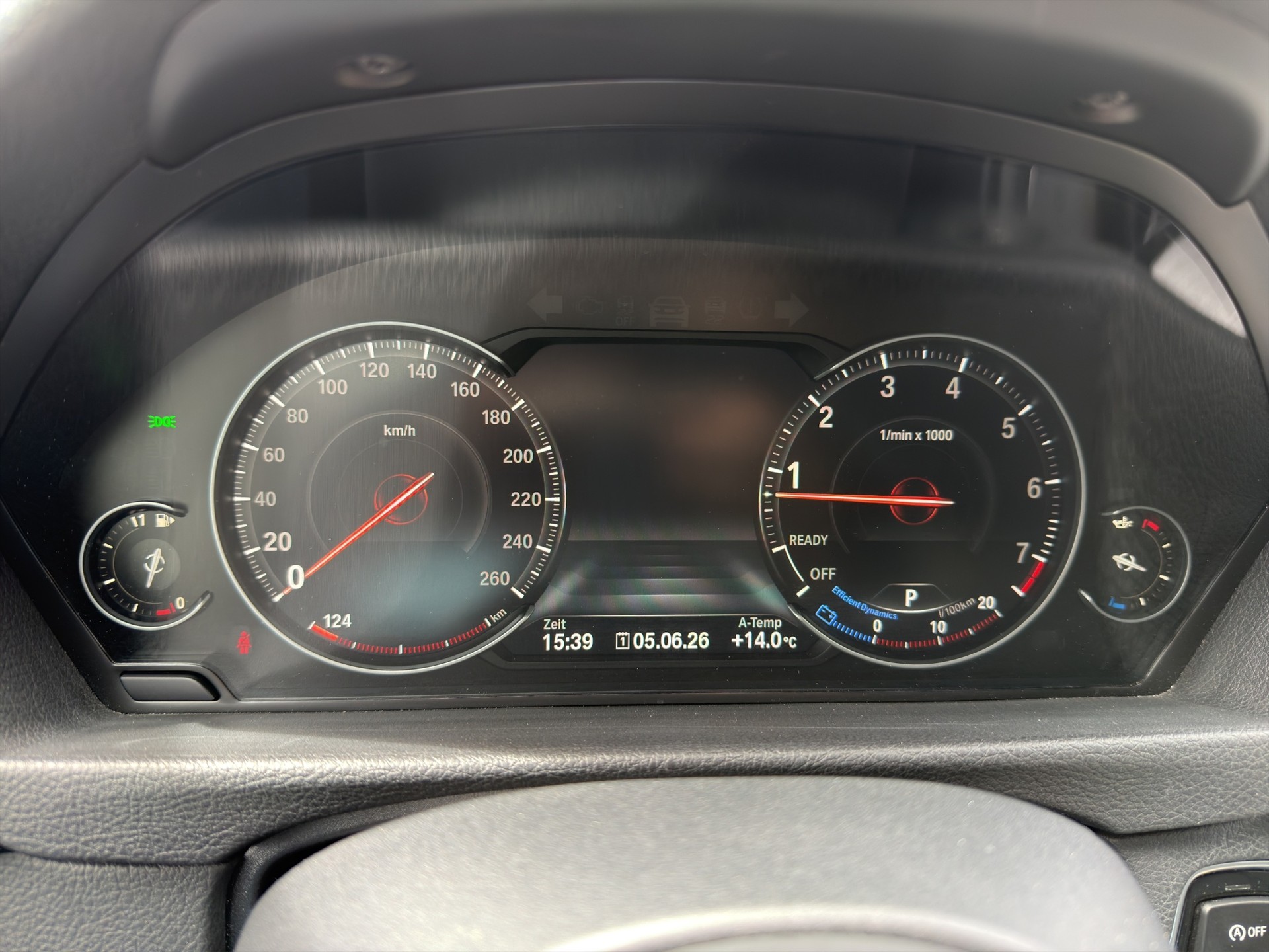 BMW 320i xDrive Touring M Sport Steptronic-image-9