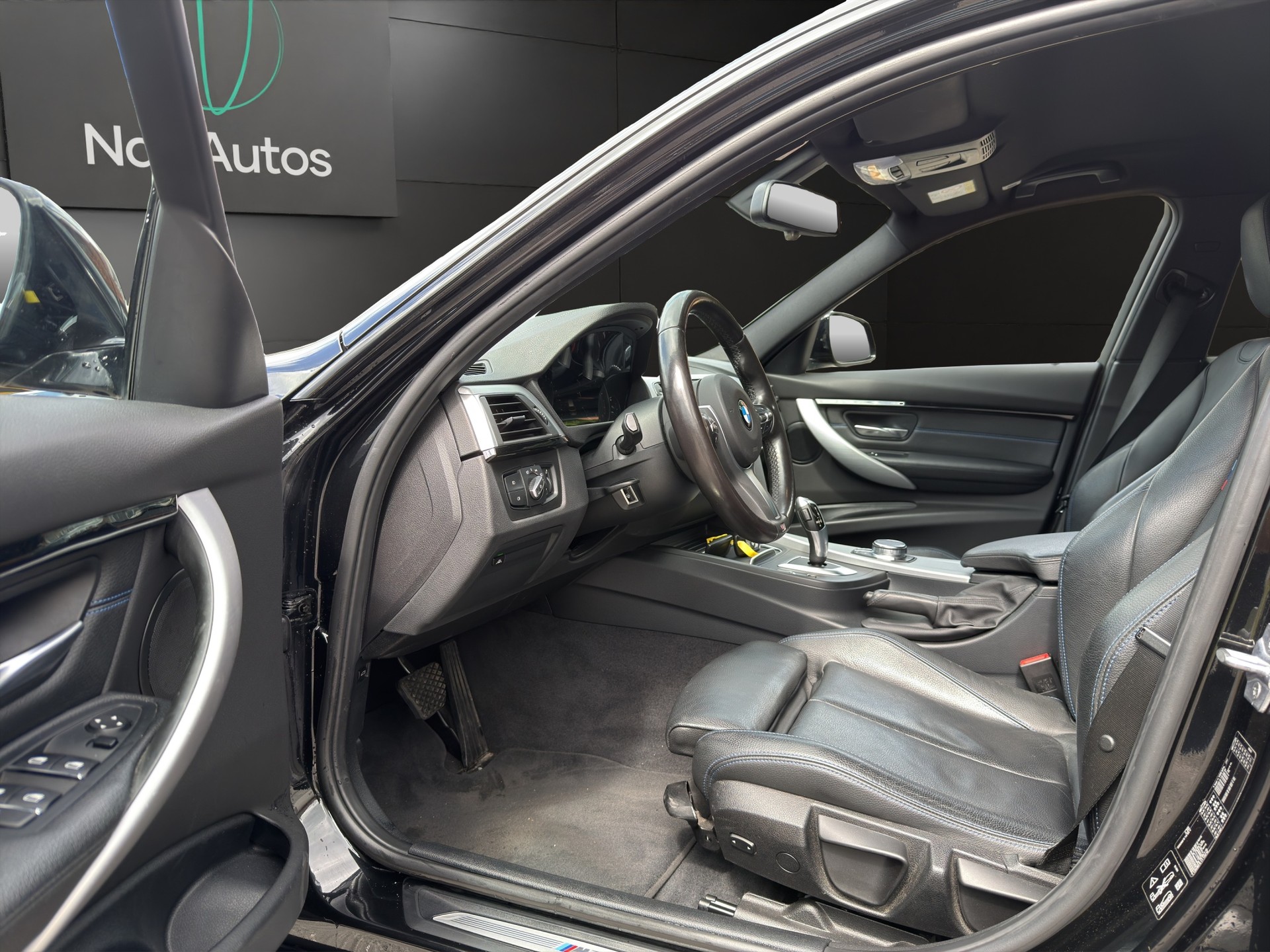 BMW 320i xDrive Touring M Sport Steptronic-image-8