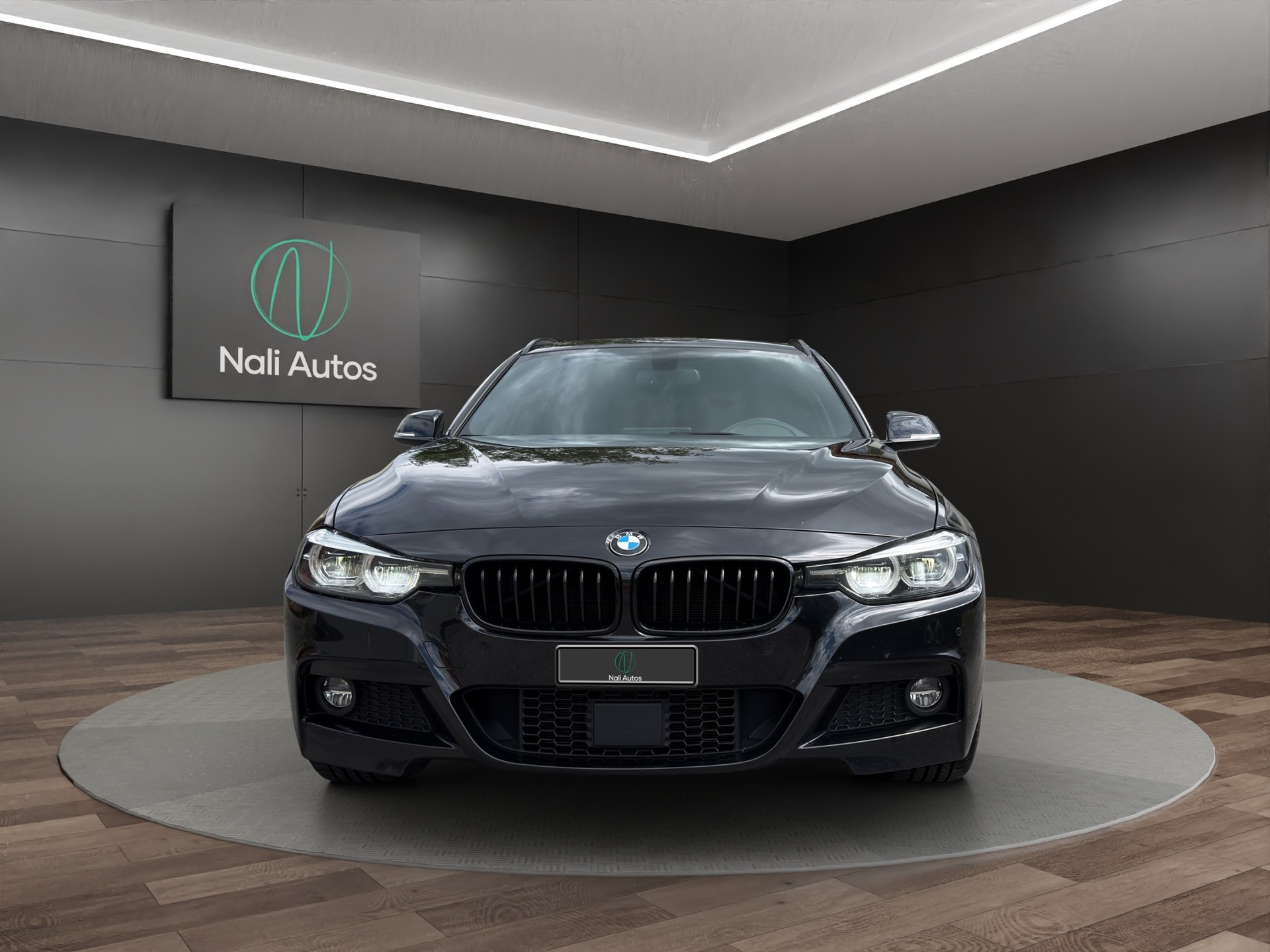 BMW 320i xDrive Touring M Sport Steptronic-showroom-element-1