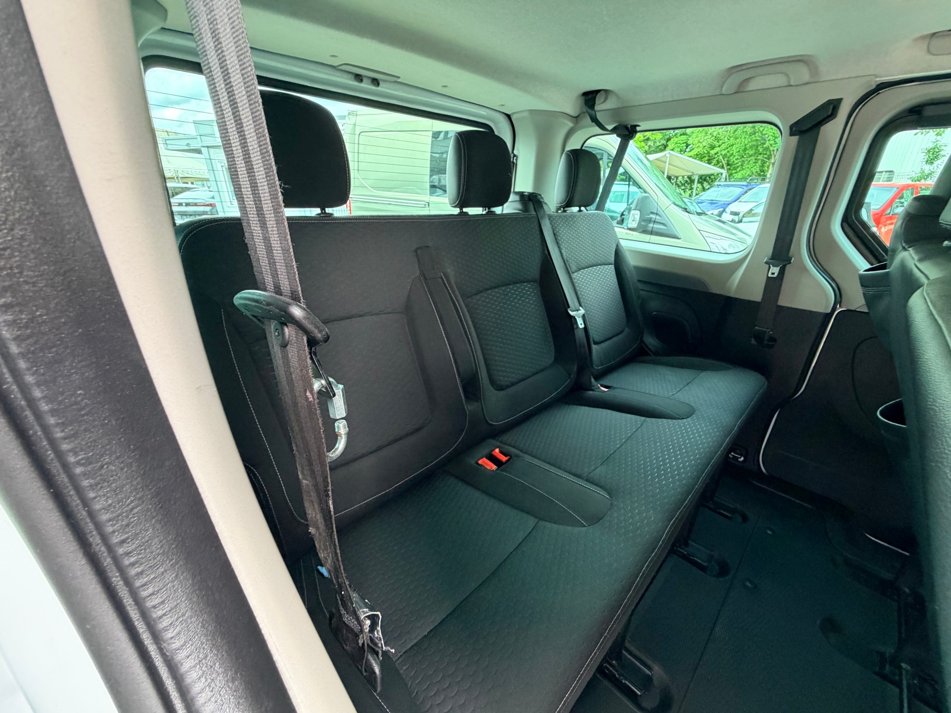 OPEL Vivaro 1.6 CDTI Combi+ 2.7t L1H1-image-13