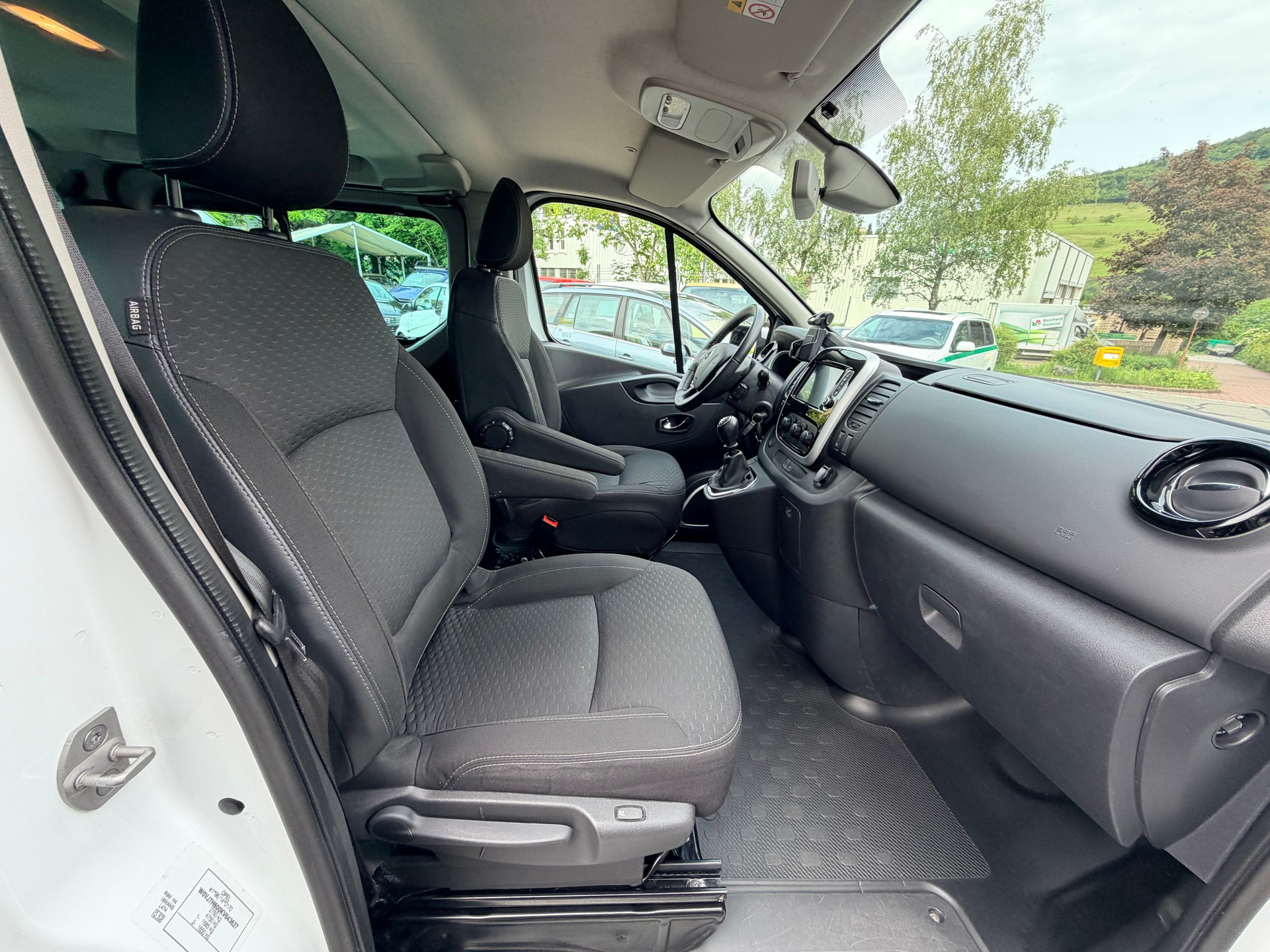 OPEL Vivaro 1.6 CDTI Combi+ 2.7t L1H1-image-9
