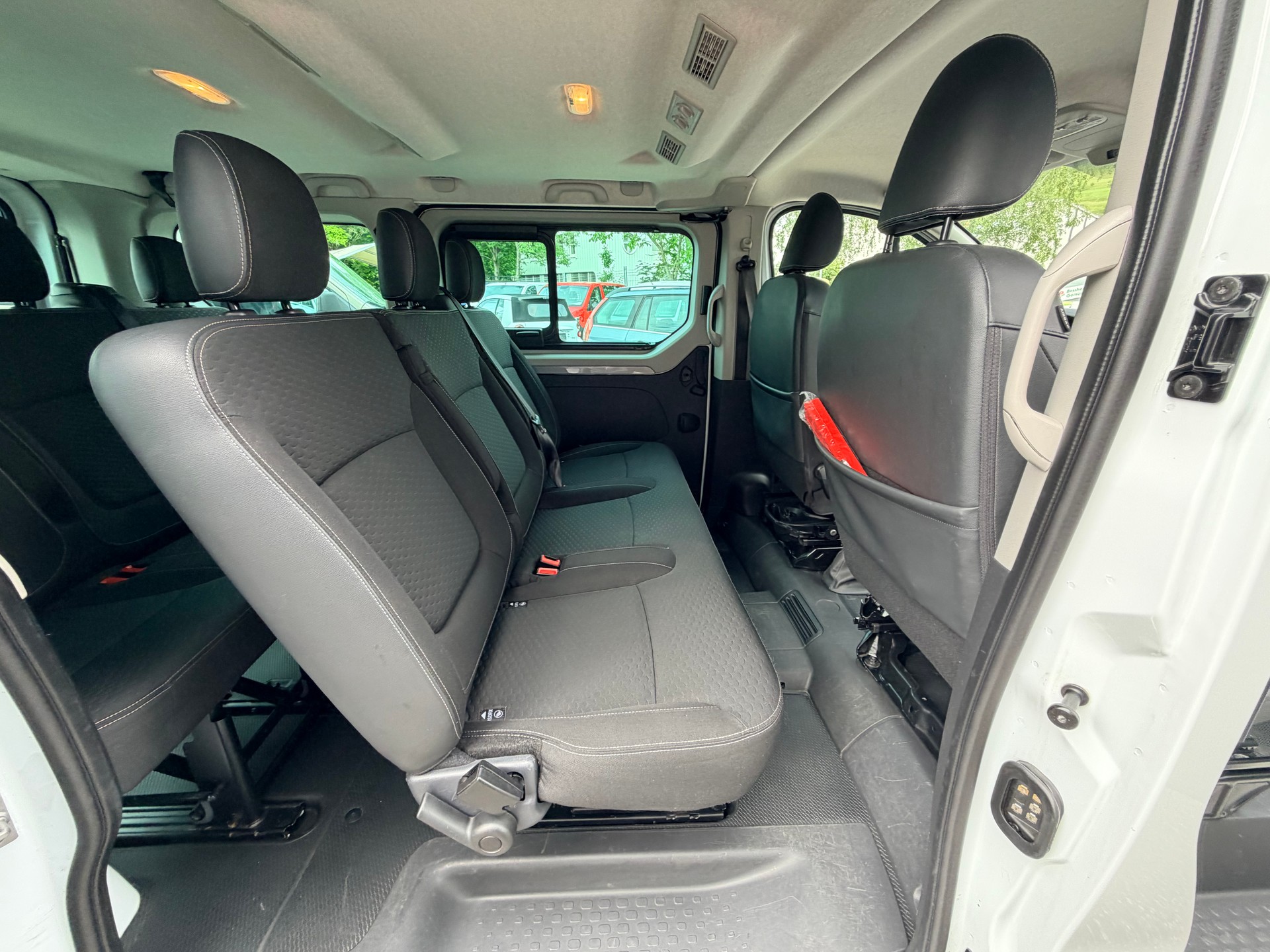 OPEL Vivaro 1.6 CDTI Combi+ 2.7t L1H1-image-12
