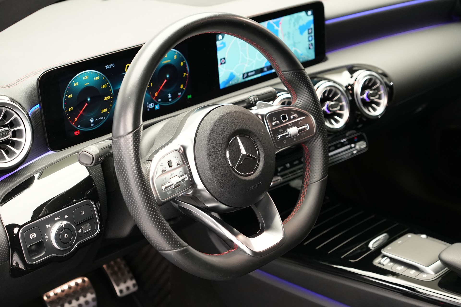 MERCEDES-BENZ CLA 200 AMG Line 7G-DCT *CH-Fahrzeug*-image-19