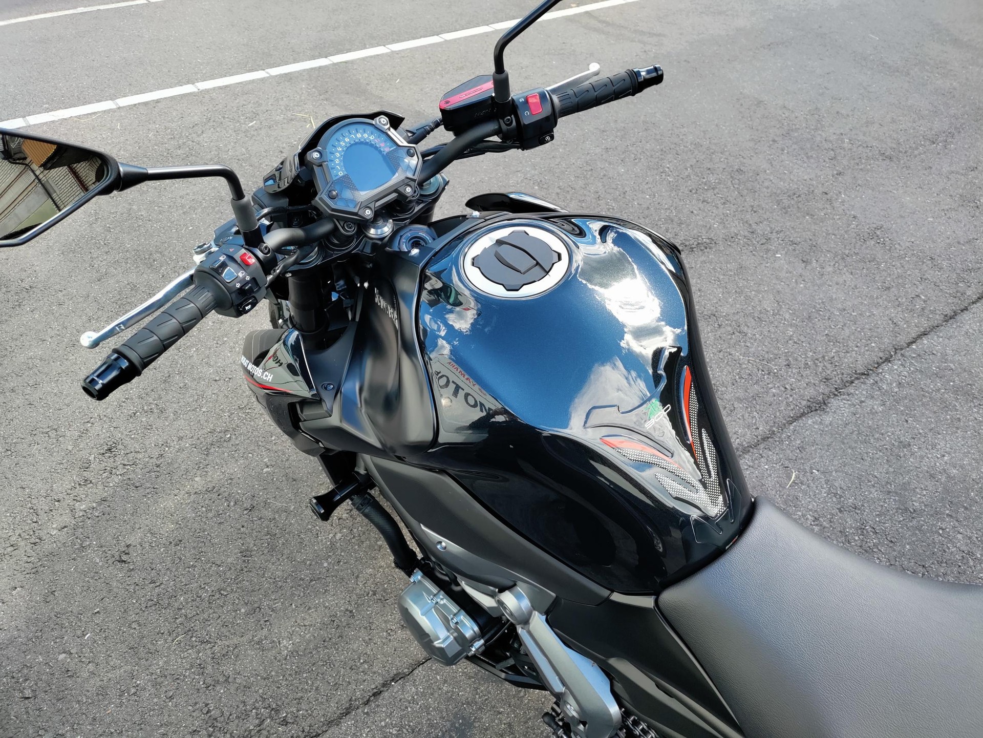 KAWASAKI Z 900-image-3