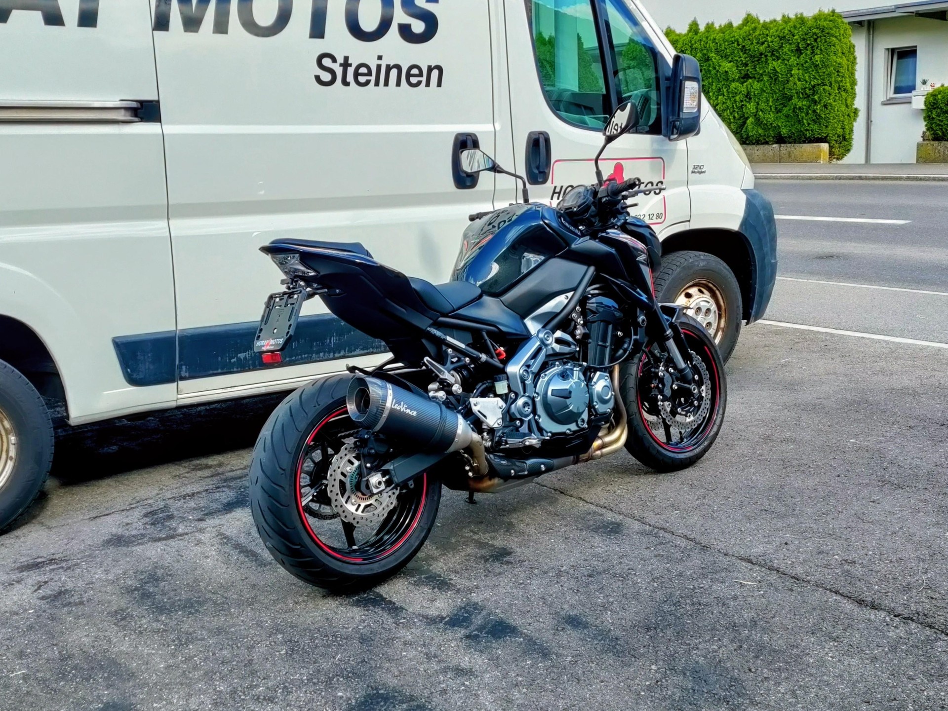 KAWASAKI Z 900-image-1