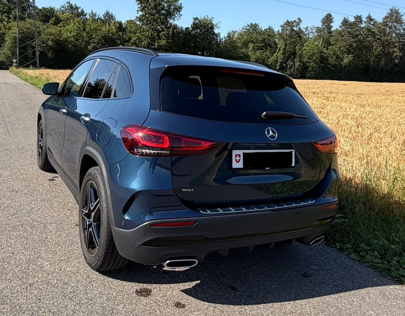 MERCEDES-BENZ GLA 200 AMG Line-image-2