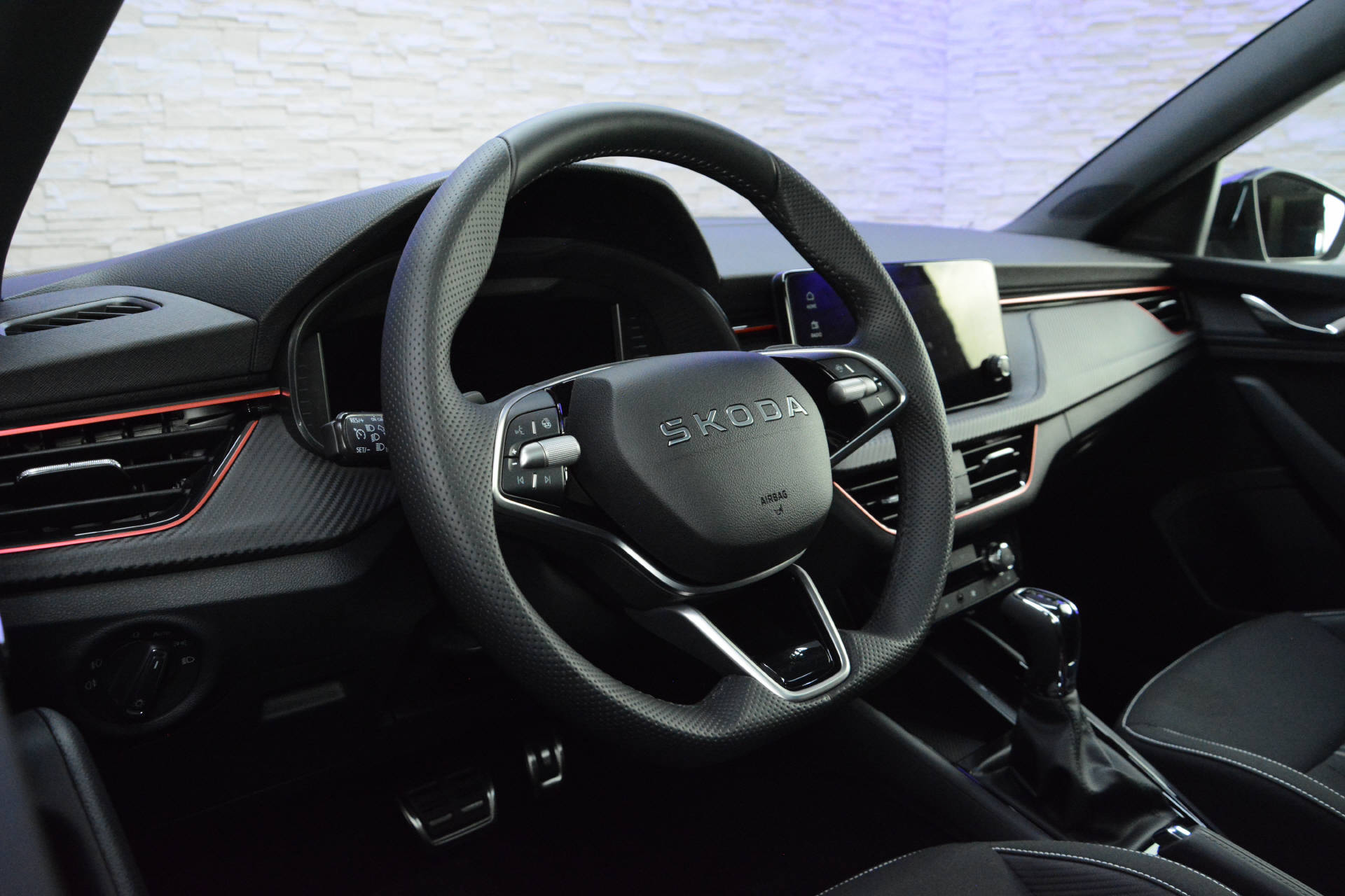SKODA Scala 1.5 TSI Monte Carlo DSG-image-10