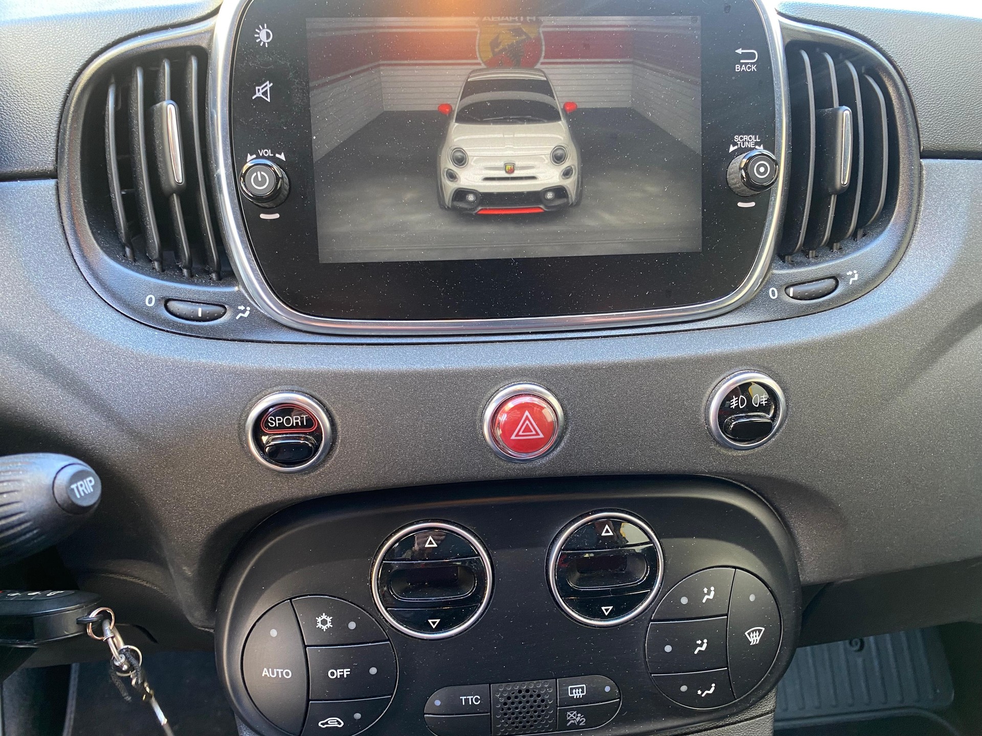 FIAT 595 Abarth 1.4 T-Jet 180 Competizione-image-10