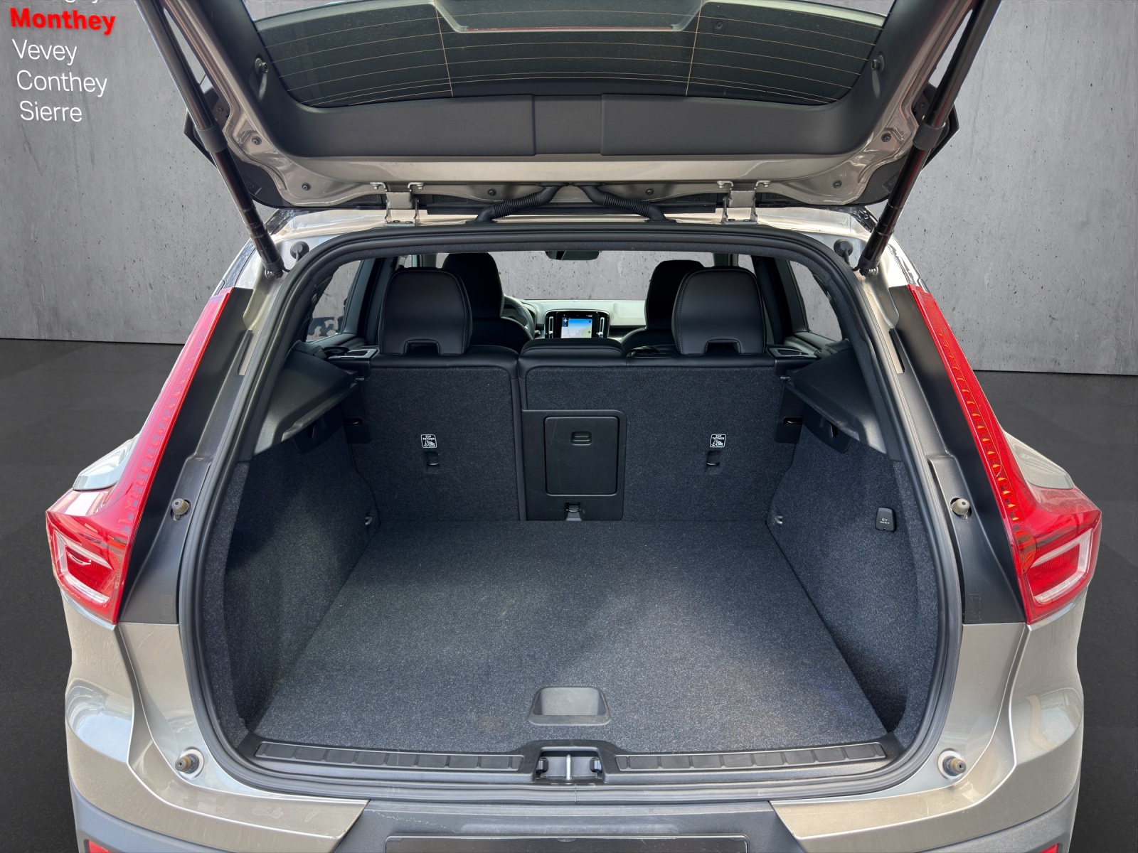 VOLVO XC40 T3 R-Design Geartronic-image-16