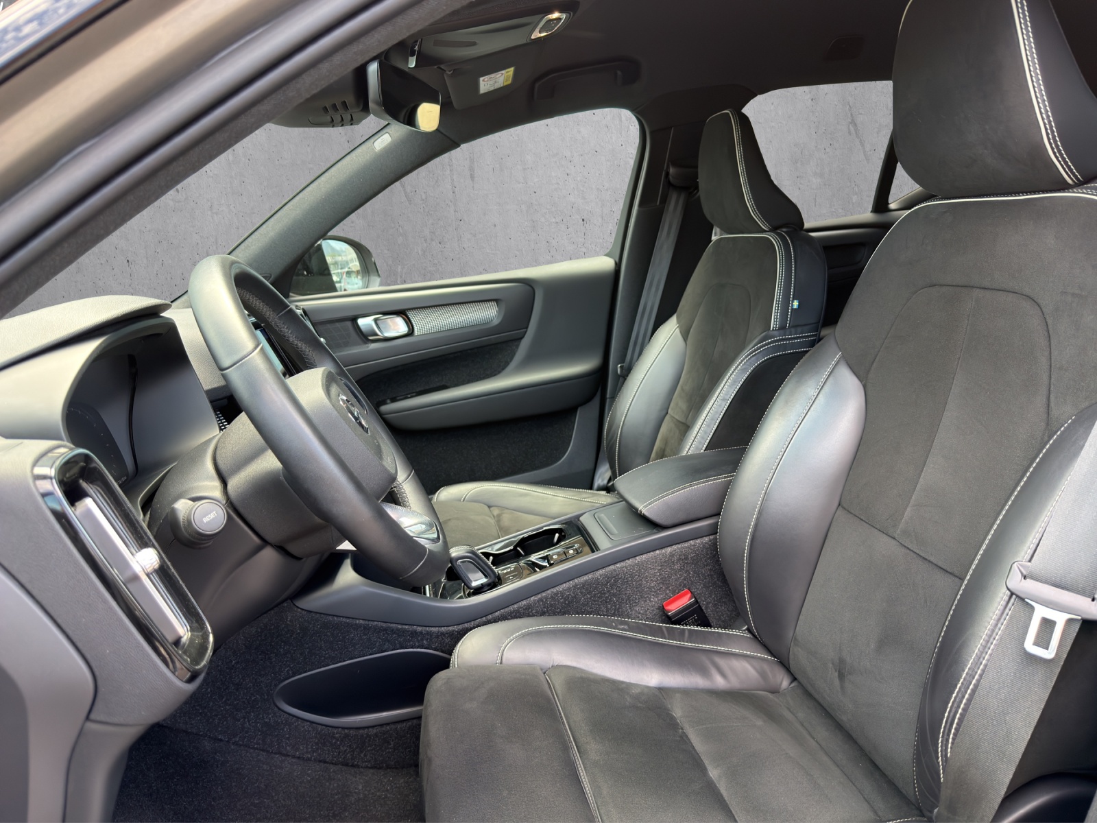 VOLVO XC40 T3 R-Design Geartronic-image-9
