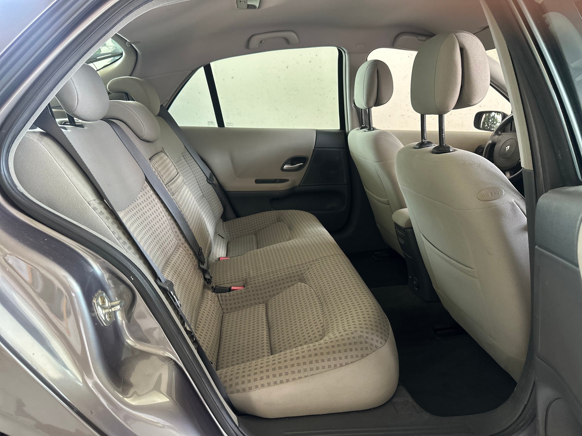 RENAULT Laguna 2.0 16V Dynamique Automatic-image-10