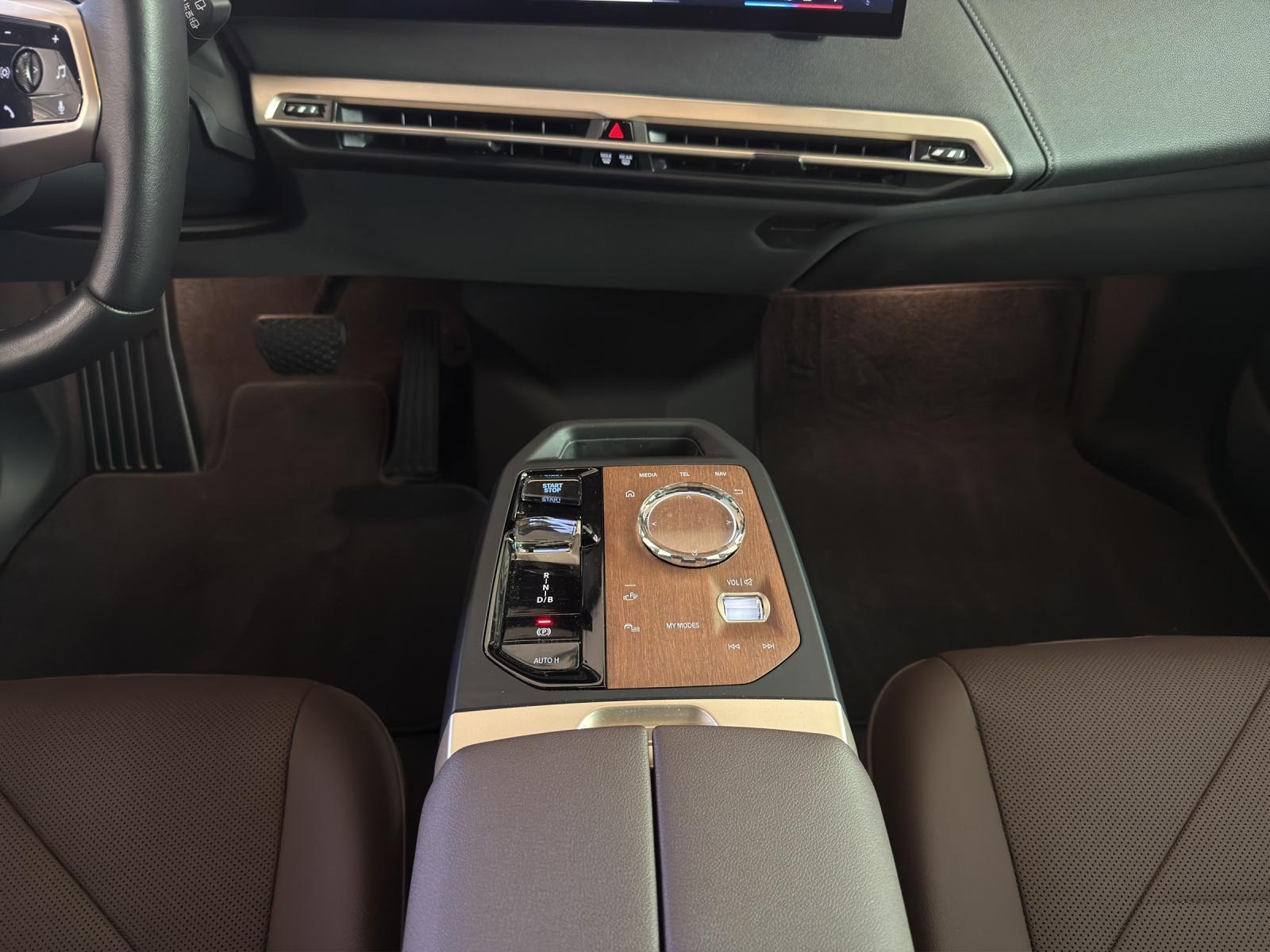 BMW iX xDrive50 SportPaket-image-16