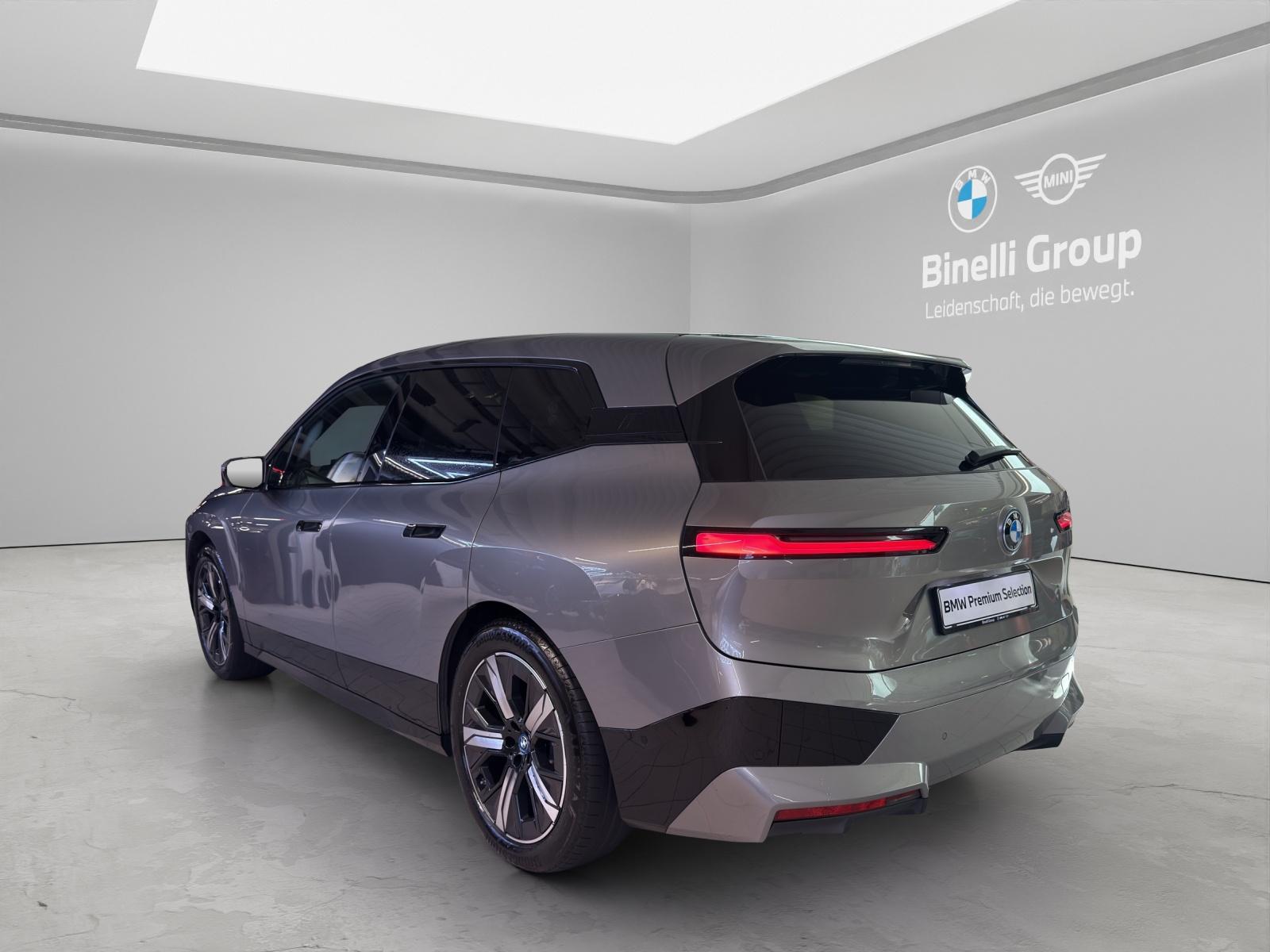 BMW iX xDrive50 SportPaket-showroom-element-3