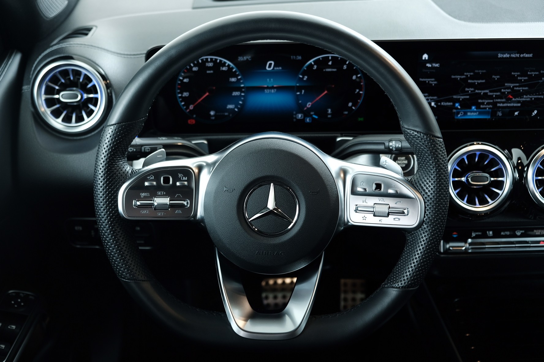 MERCEDES-BENZ GLB 250 4Matic AMG Line 8G-Tronic-image-7