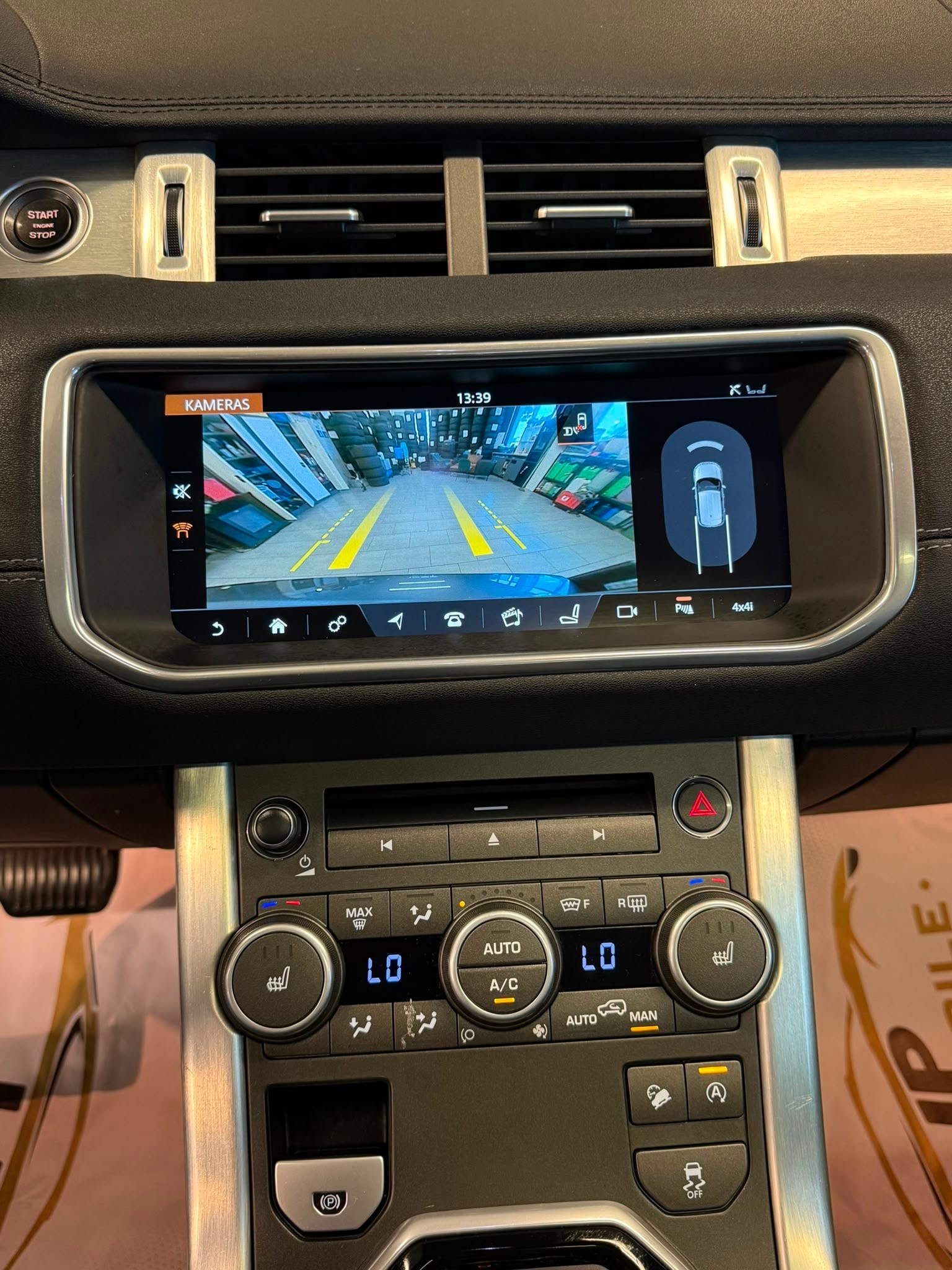 LAND ROVER Range Rover Evoque 2.0 Si4 SE Dynamic AT9-image-12