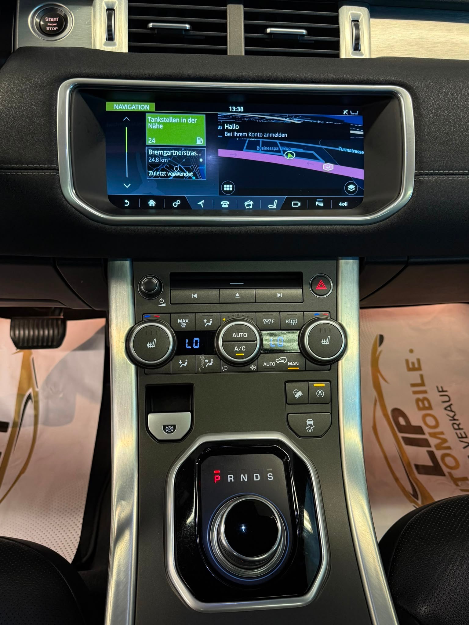 LAND ROVER Range Rover Evoque 2.0 Si4 SE Dynamic AT9-image-11