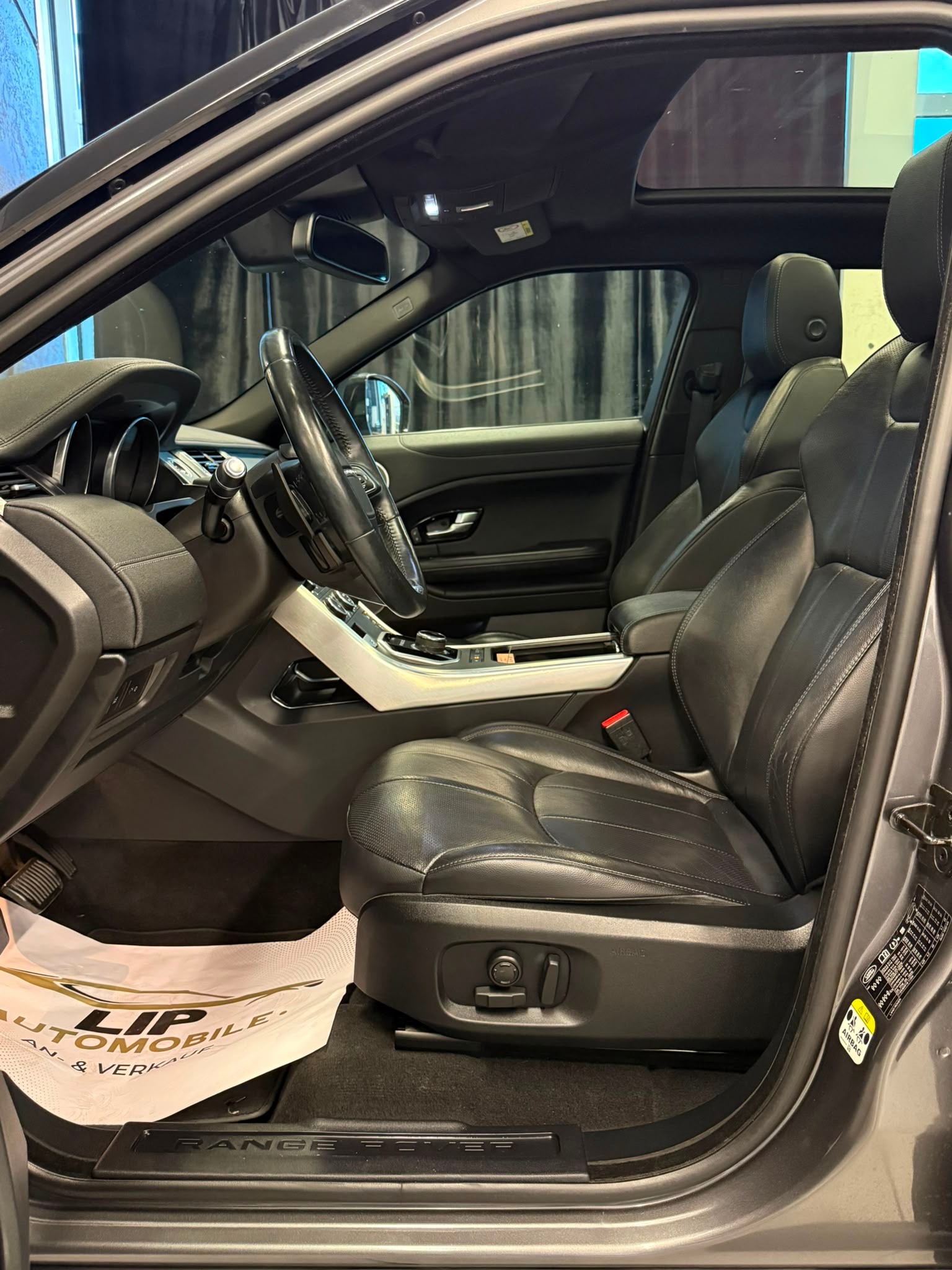 LAND ROVER Range Rover Evoque 2.0 Si4 SE Dynamic AT9-image-10