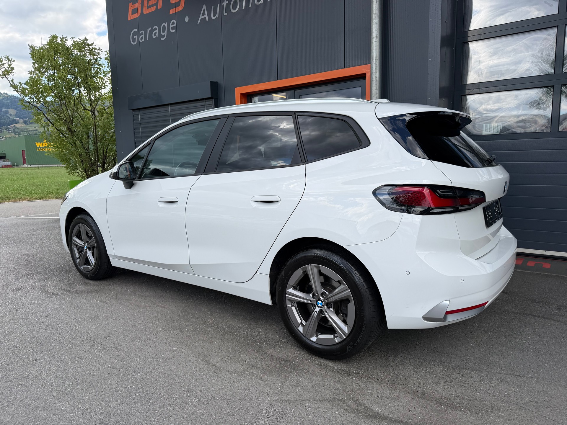BMW 223d Active Tourer xDrive DKG-showroom-element-2