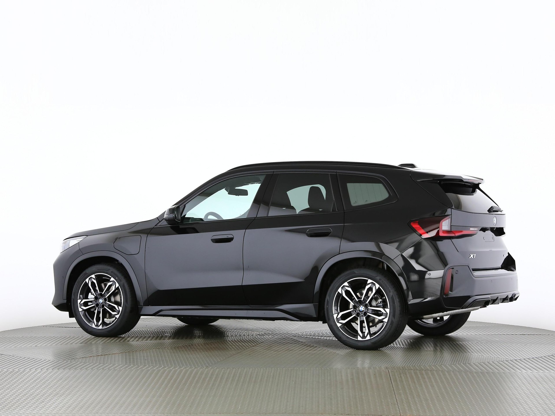 BMW X1 30e xDrive paddles-image-13
