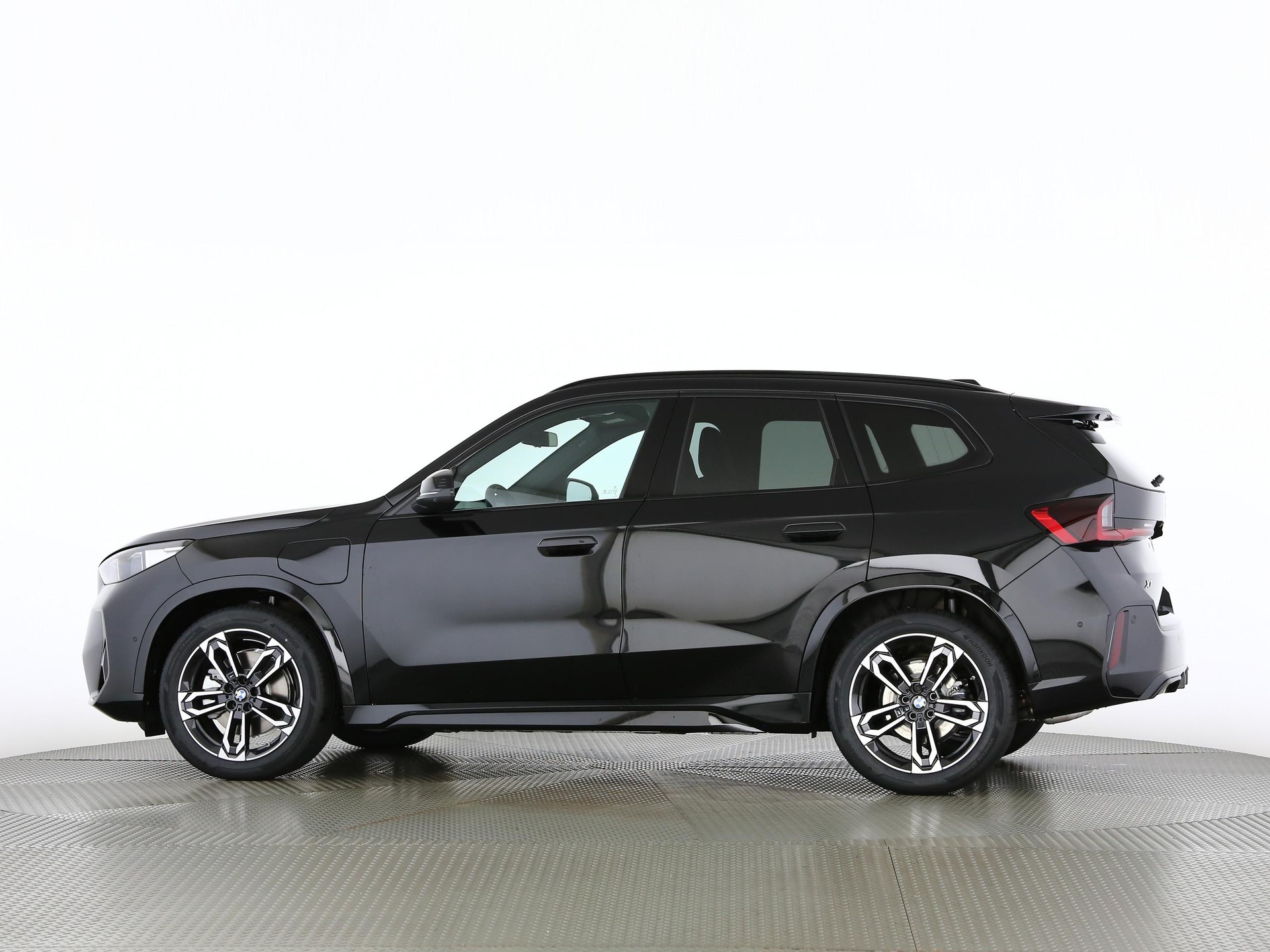BMW X1 30e xDrive paddles-image-12