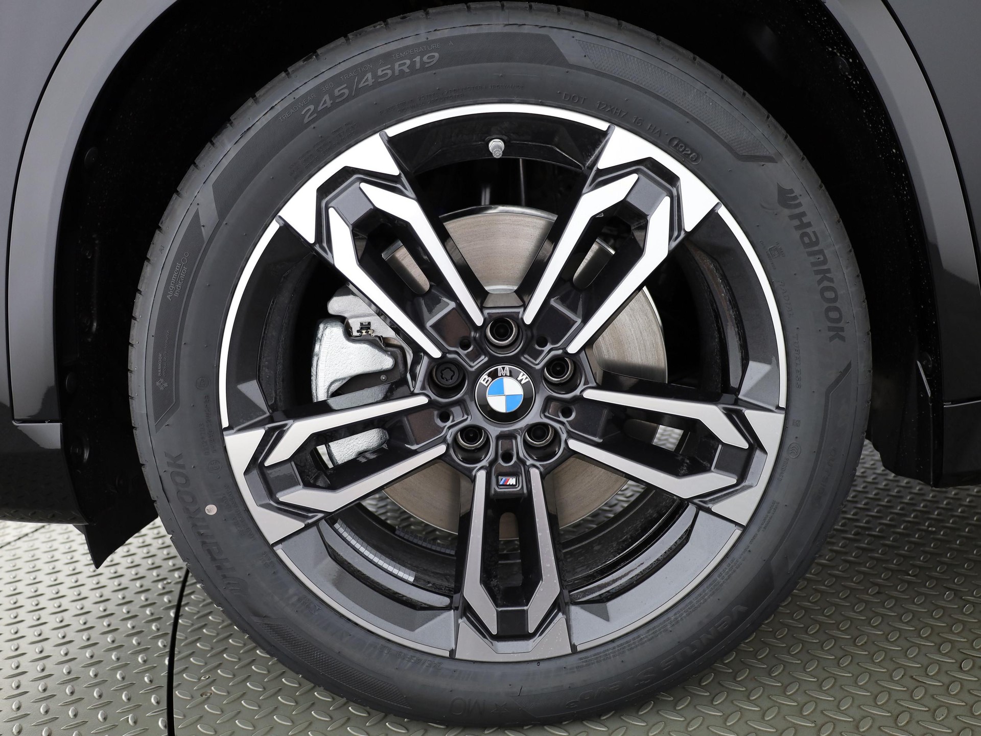 BMW X1 30e xDrive paddles-showroom-element-3