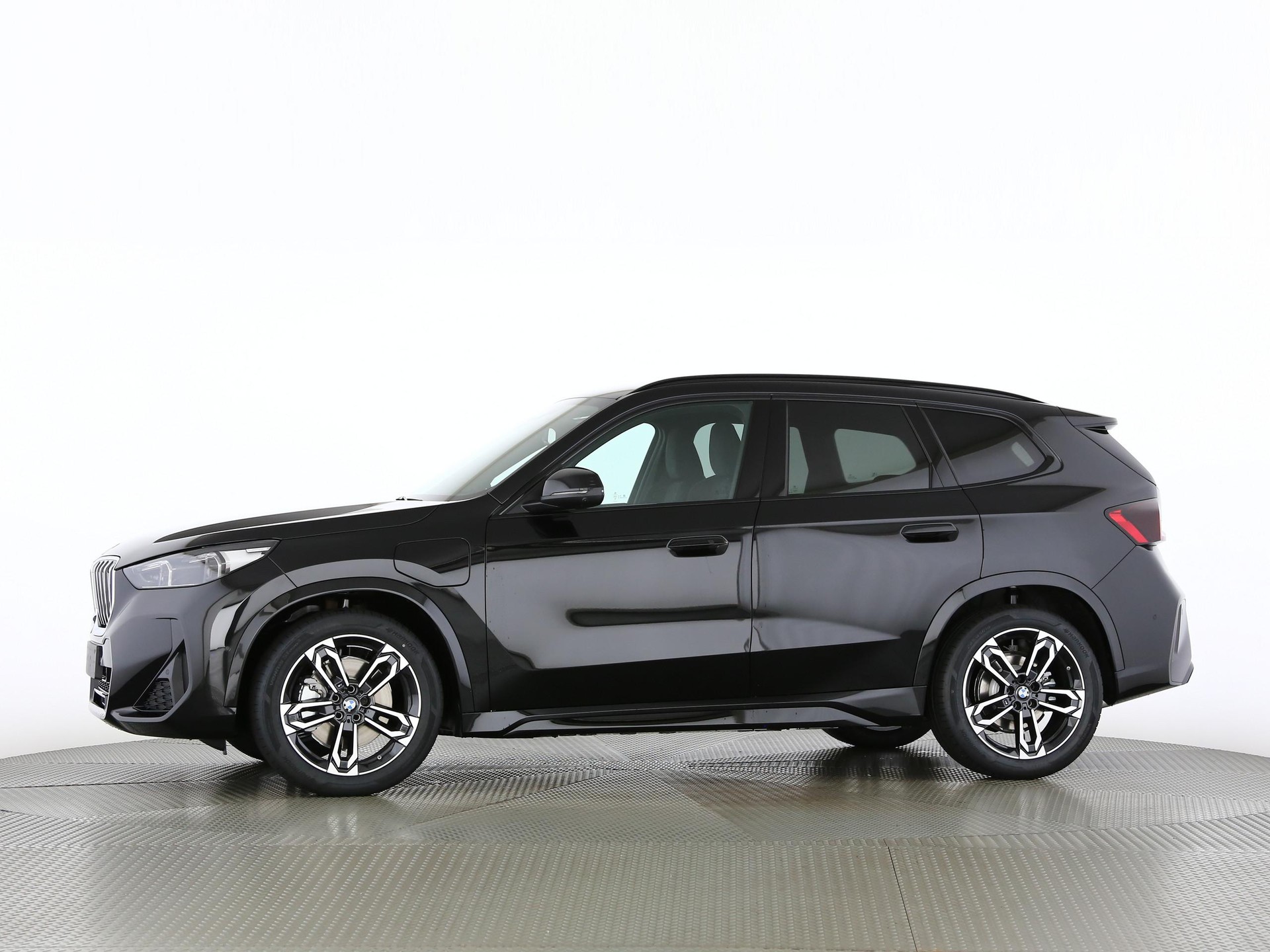 BMW X1 30e xDrive paddles-image-10