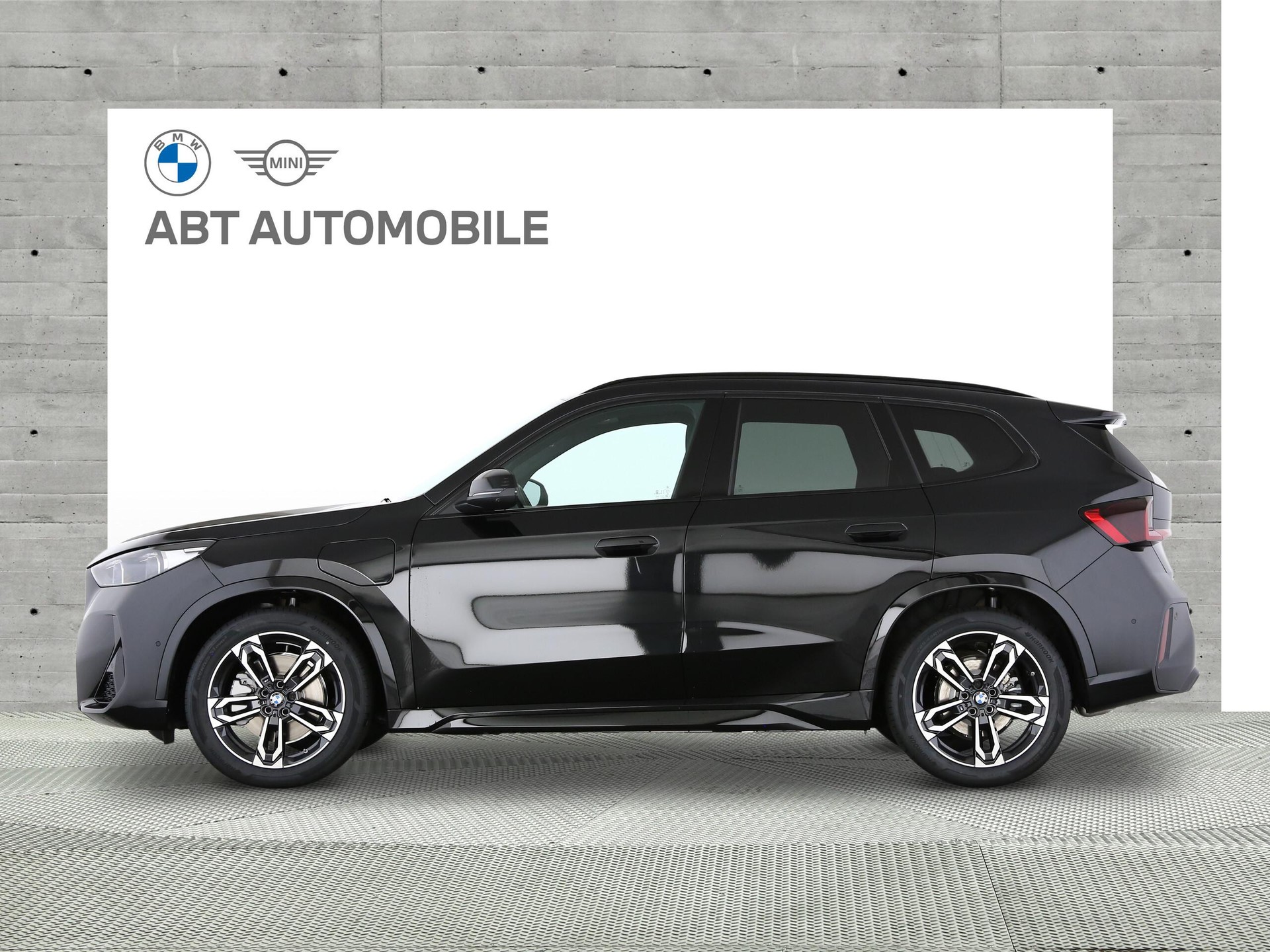 BMW X1 30e xDrive paddles-showroom-element-1