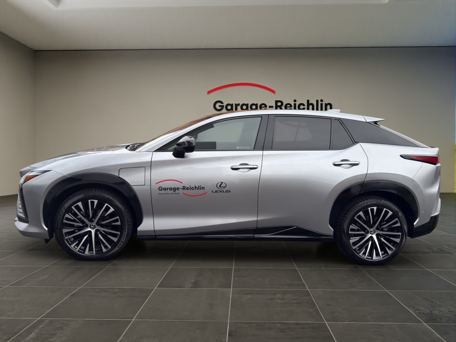 LEXUS RZ 450e Excellence-showroom-element-1