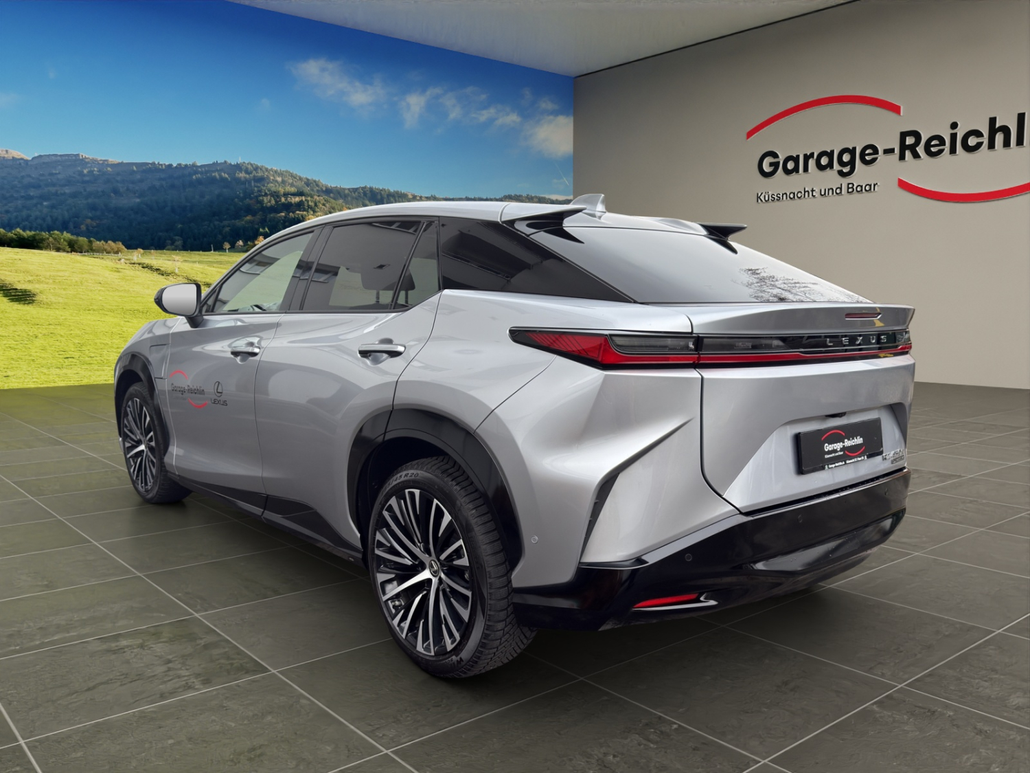 LEXUS RZ 450e Excellence-showroom-element-2