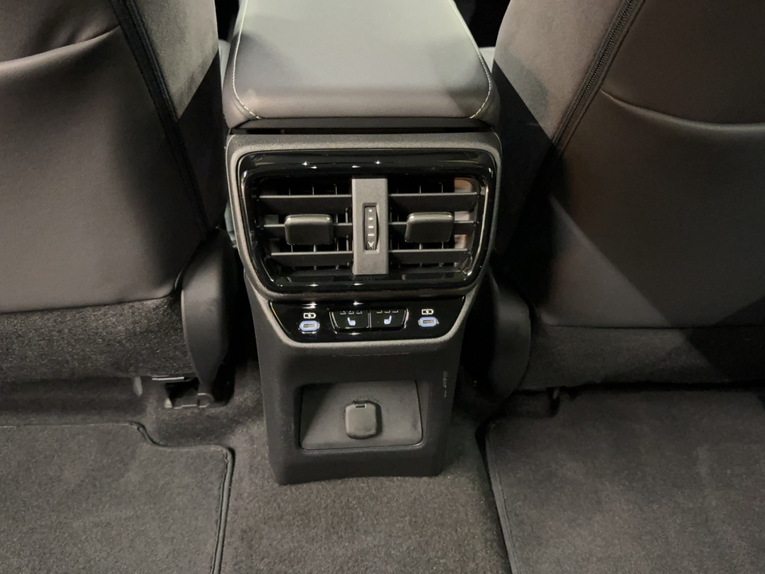 LEXUS RZ 450e Excellence-image-15