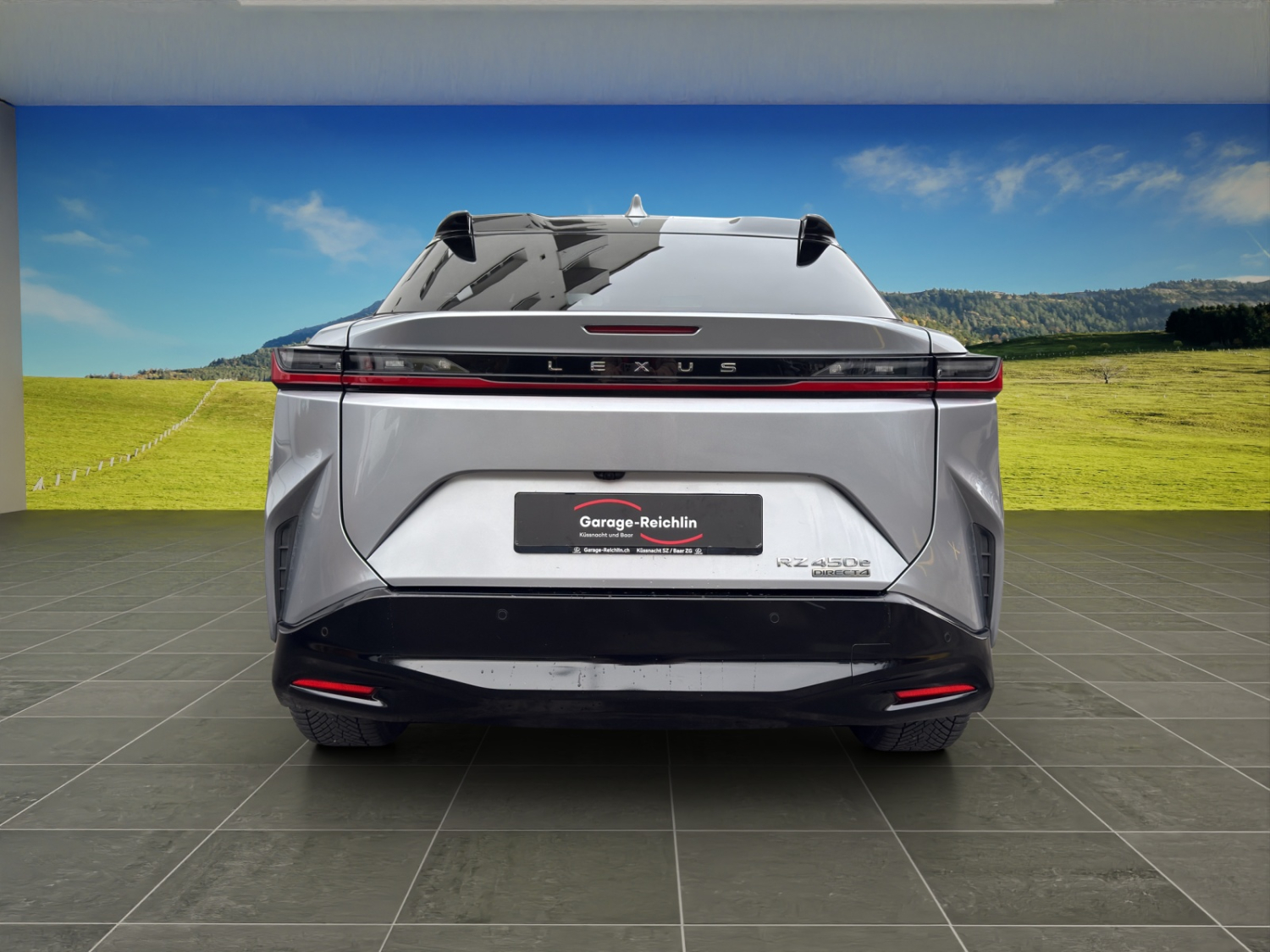 LEXUS RZ 450e Excellence-showroom-element-3