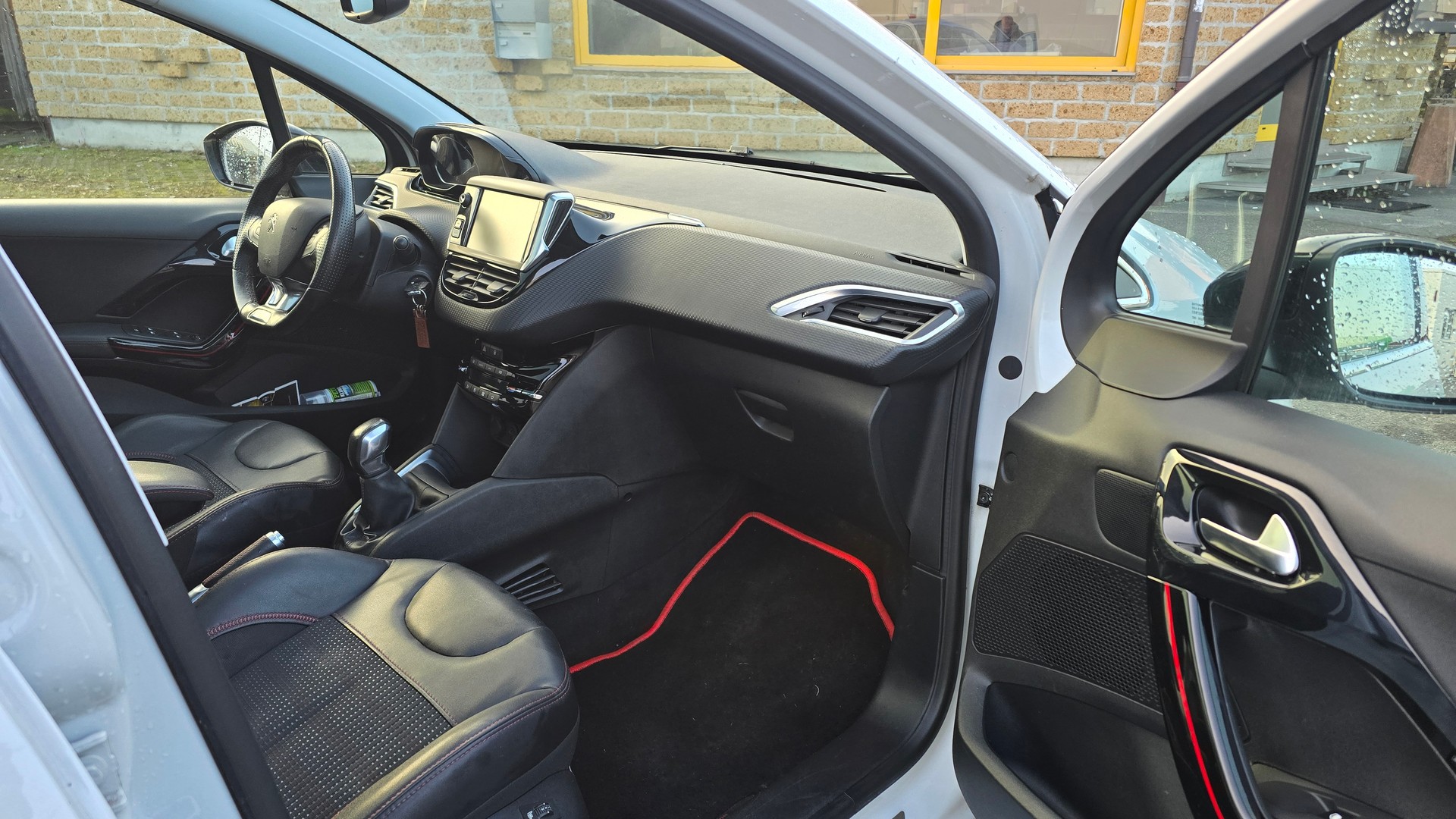 PEUGEOT 208 1.2 THP Allure Gt-line-image-6