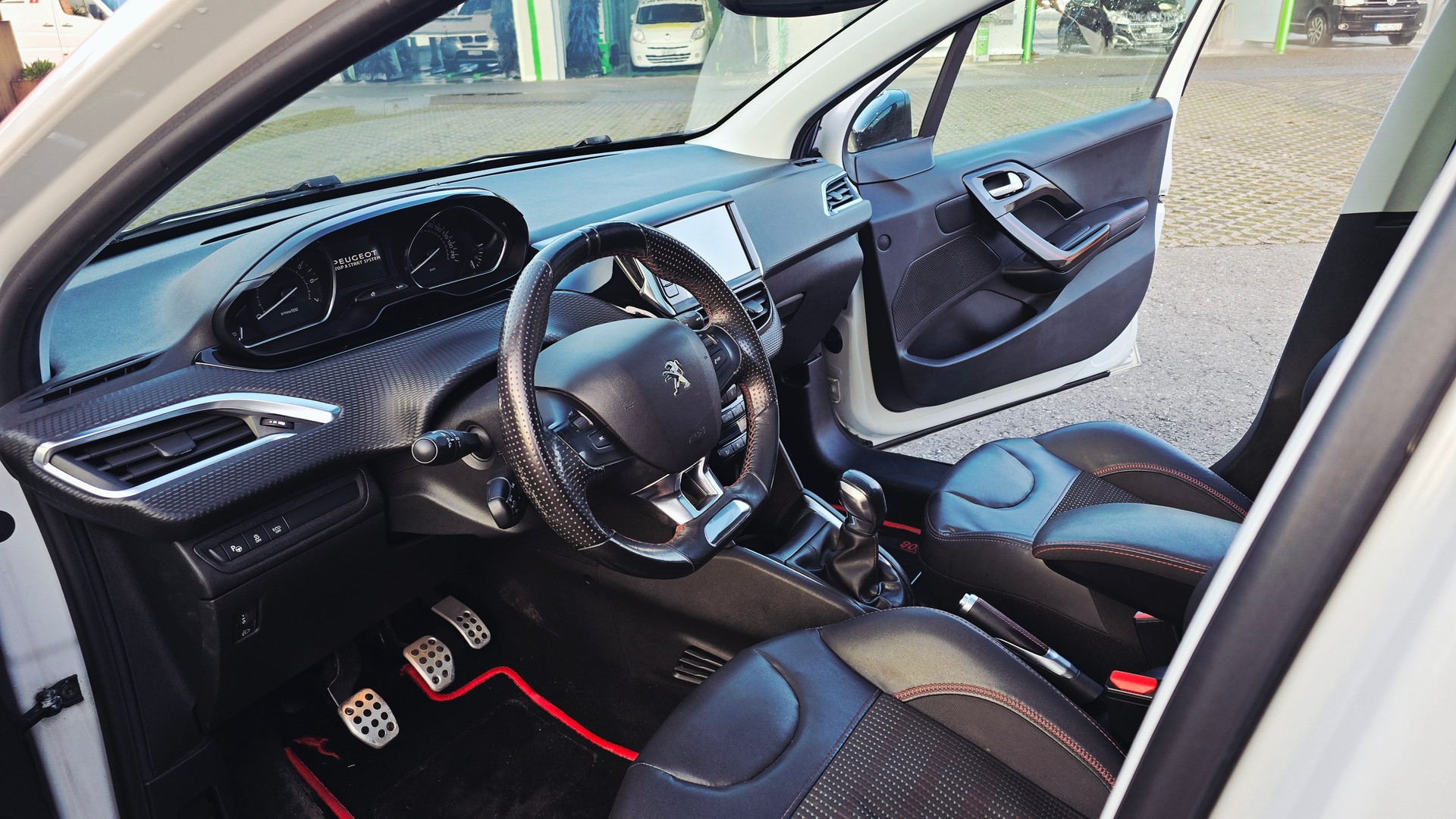 PEUGEOT 208 1.2 THP Allure Gt-line-image-8