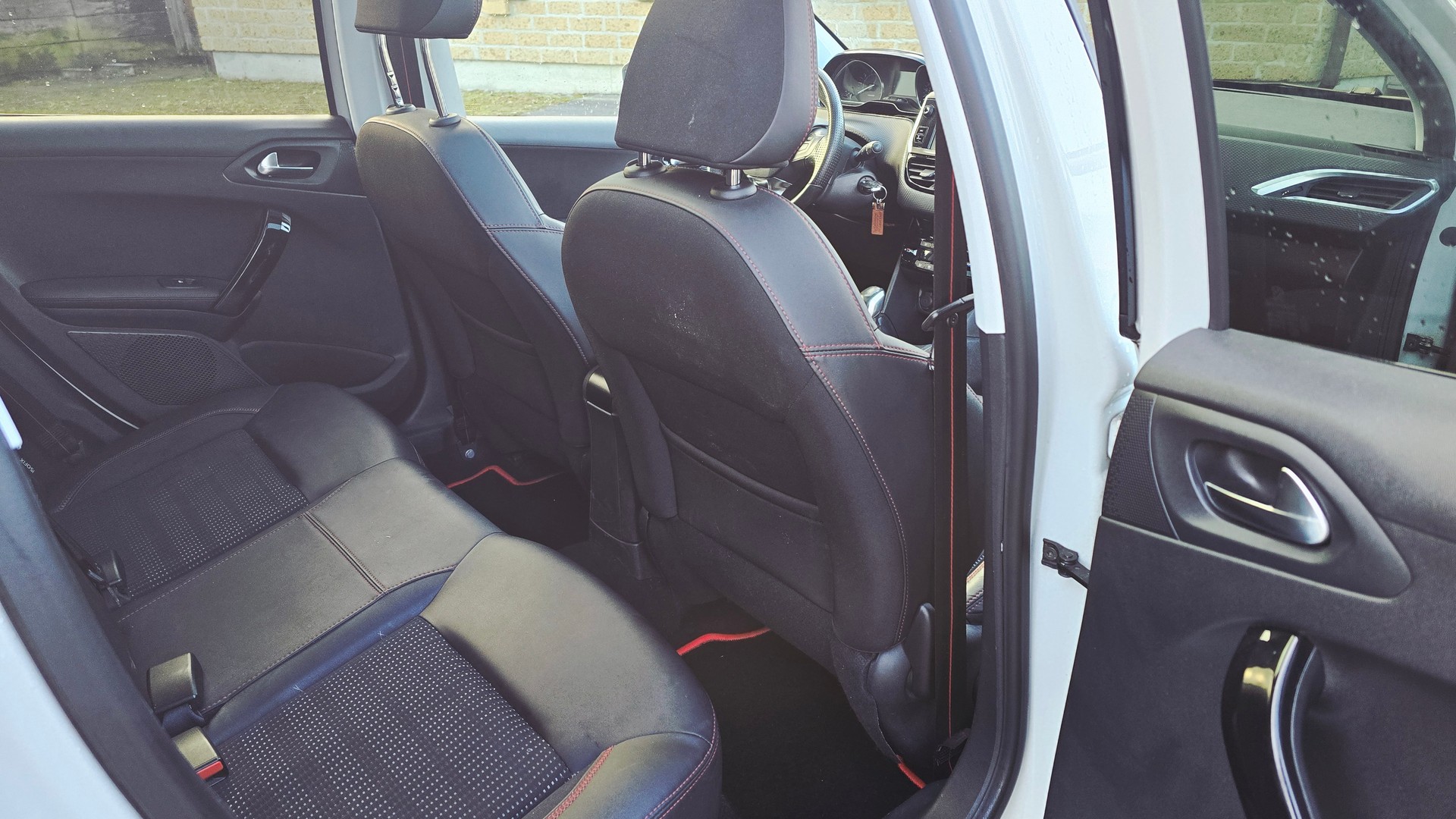 PEUGEOT 208 1.2 THP Allure Gt-line-image-14