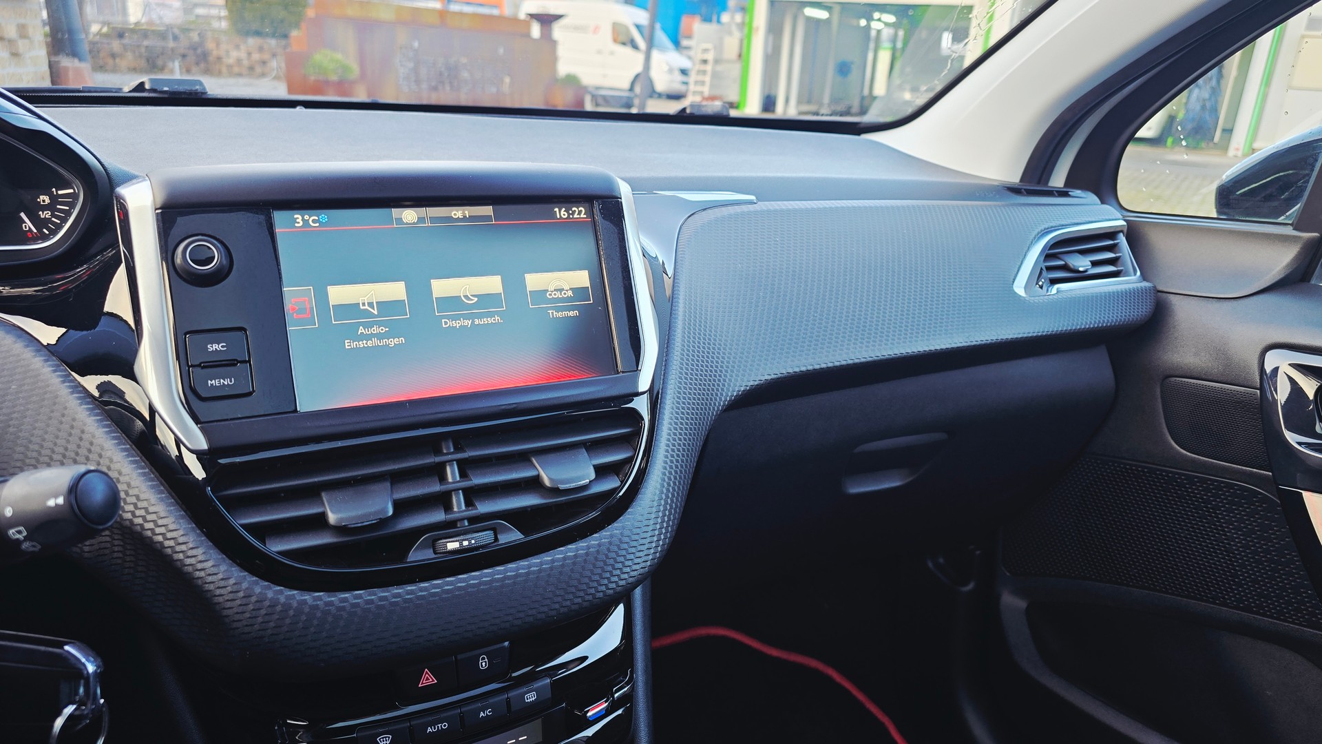 PEUGEOT 208 1.2 THP Allure Gt-line-image-12