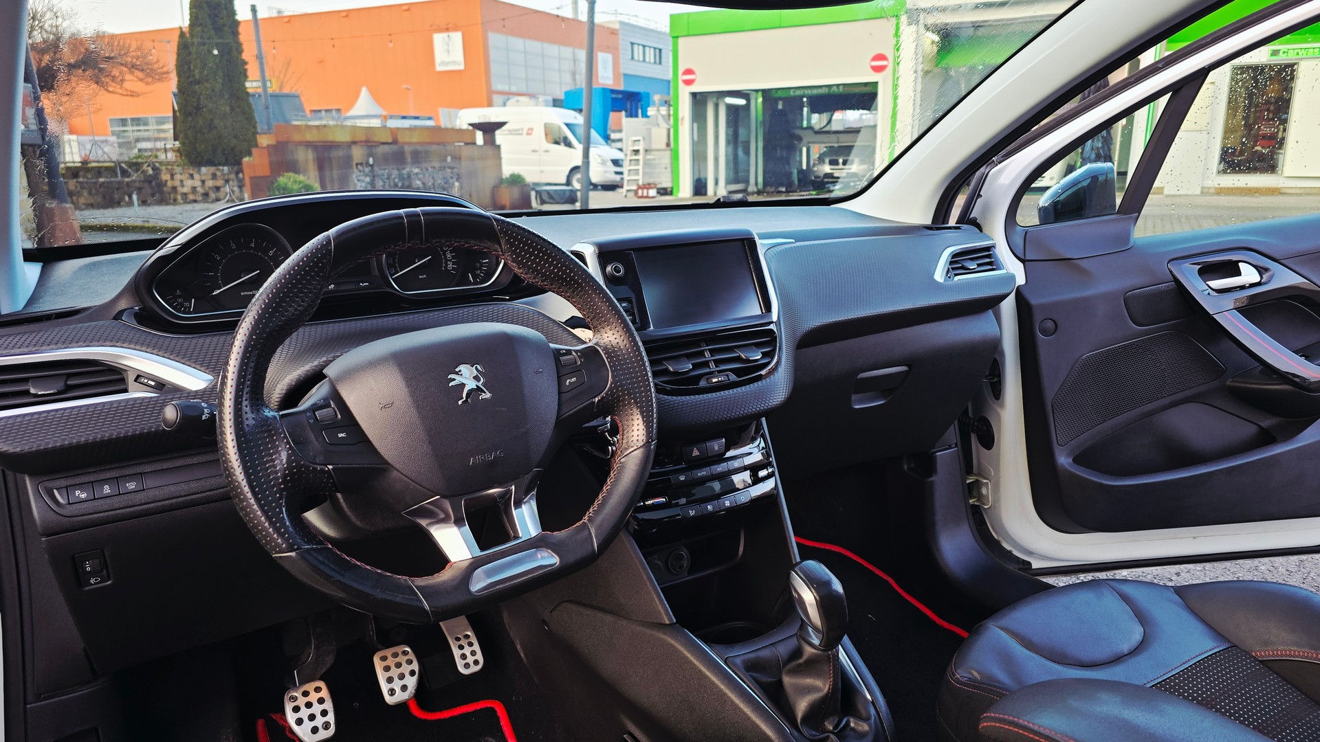 PEUGEOT 208 1.2 THP Allure Gt-line-image-10