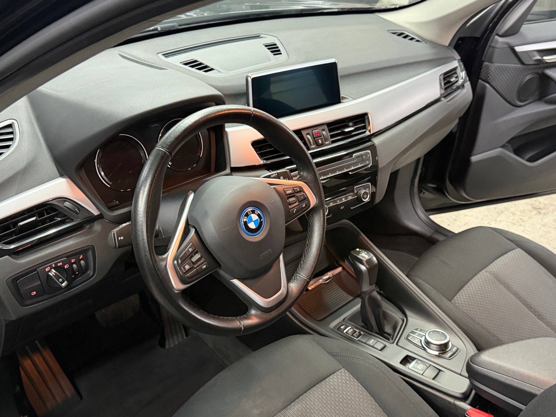 BMW X1 xDrive 25e Steptronic-image-8