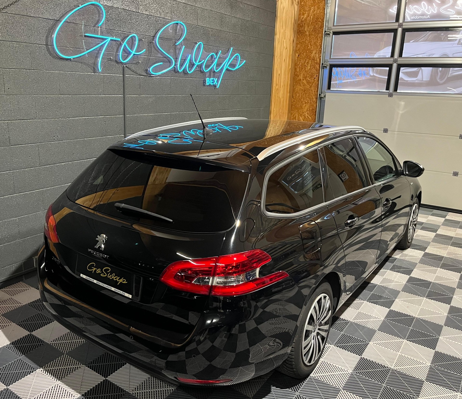 PEUGEOT 308 SW 1.2i Style EAT8-showroom-element-2