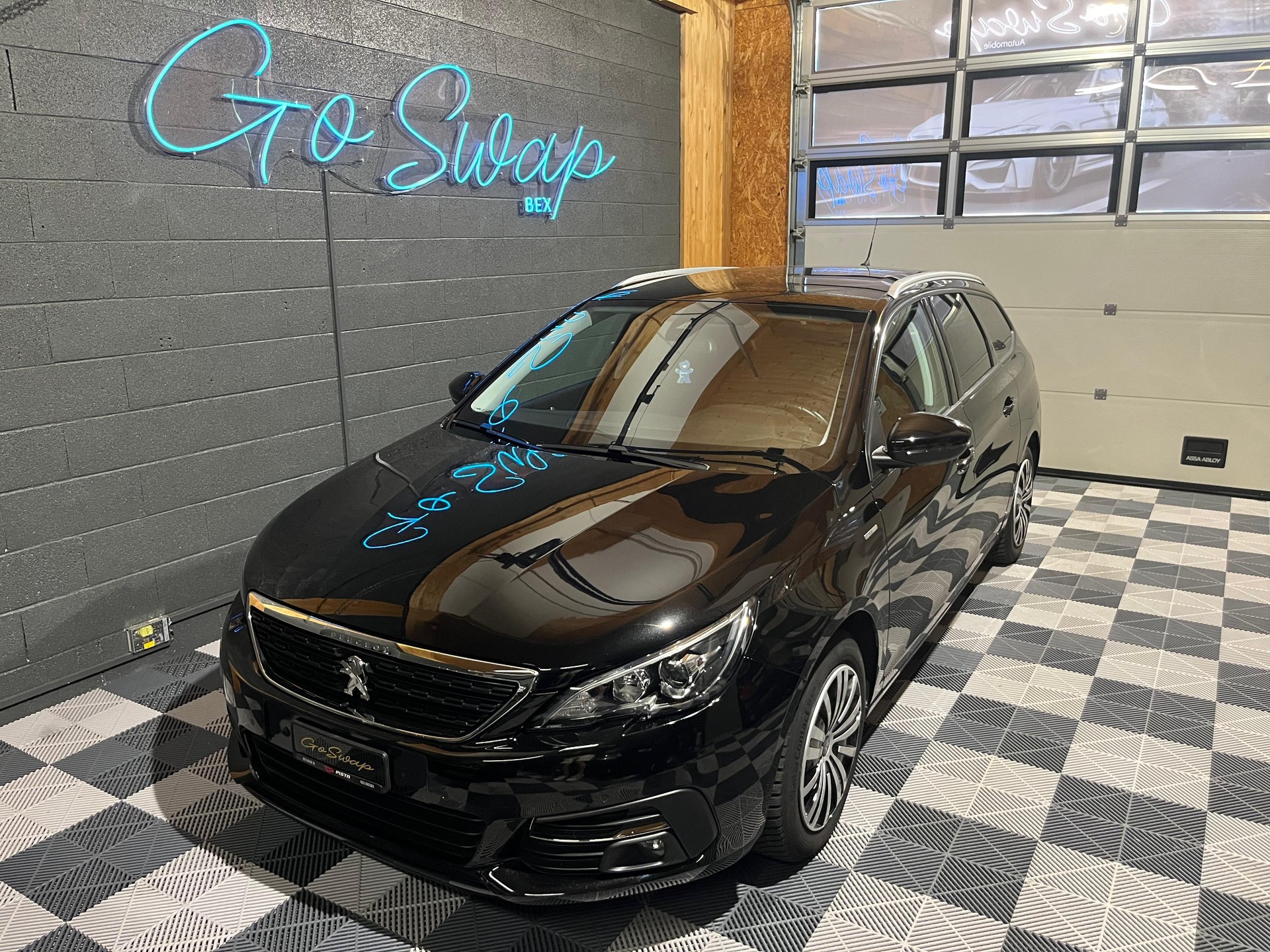 PEUGEOT 308 SW 1.2i Style EAT8-showroom-element-3