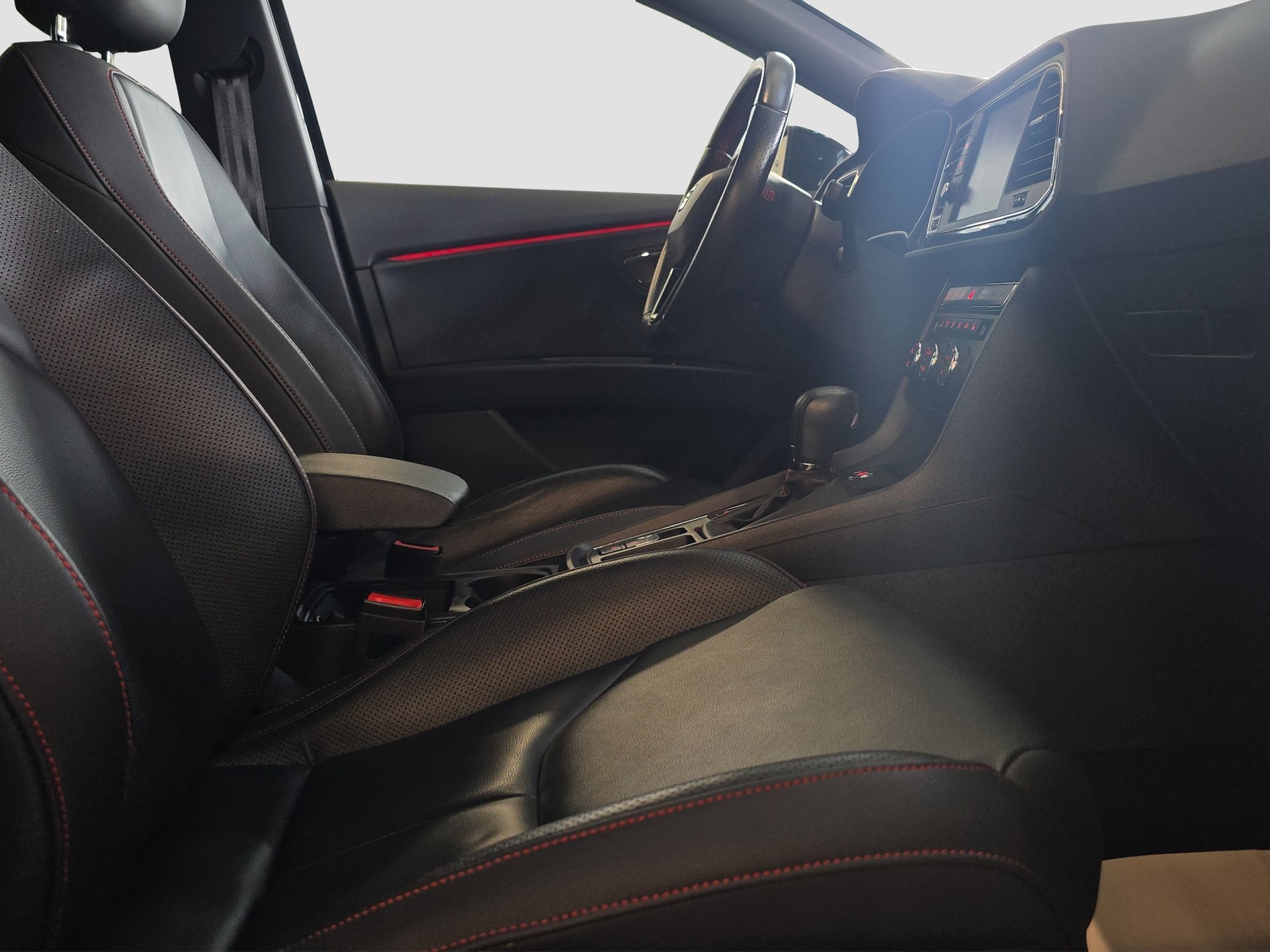 SEAT Leon 2.0 TSI FR DSG-image-13