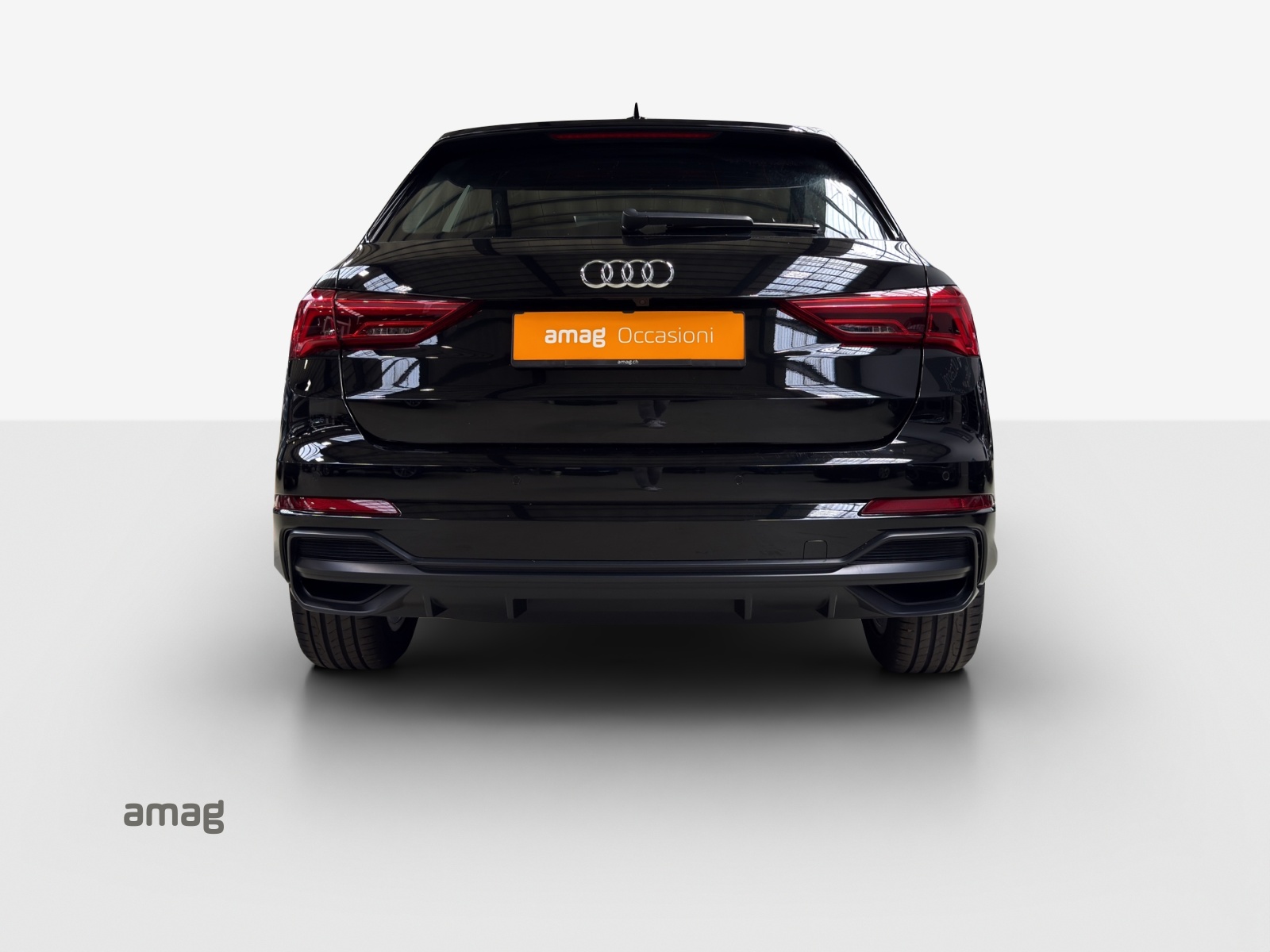 AUDI Q3 35 TFSI S line Attraction S-tronic-showroom-element-3